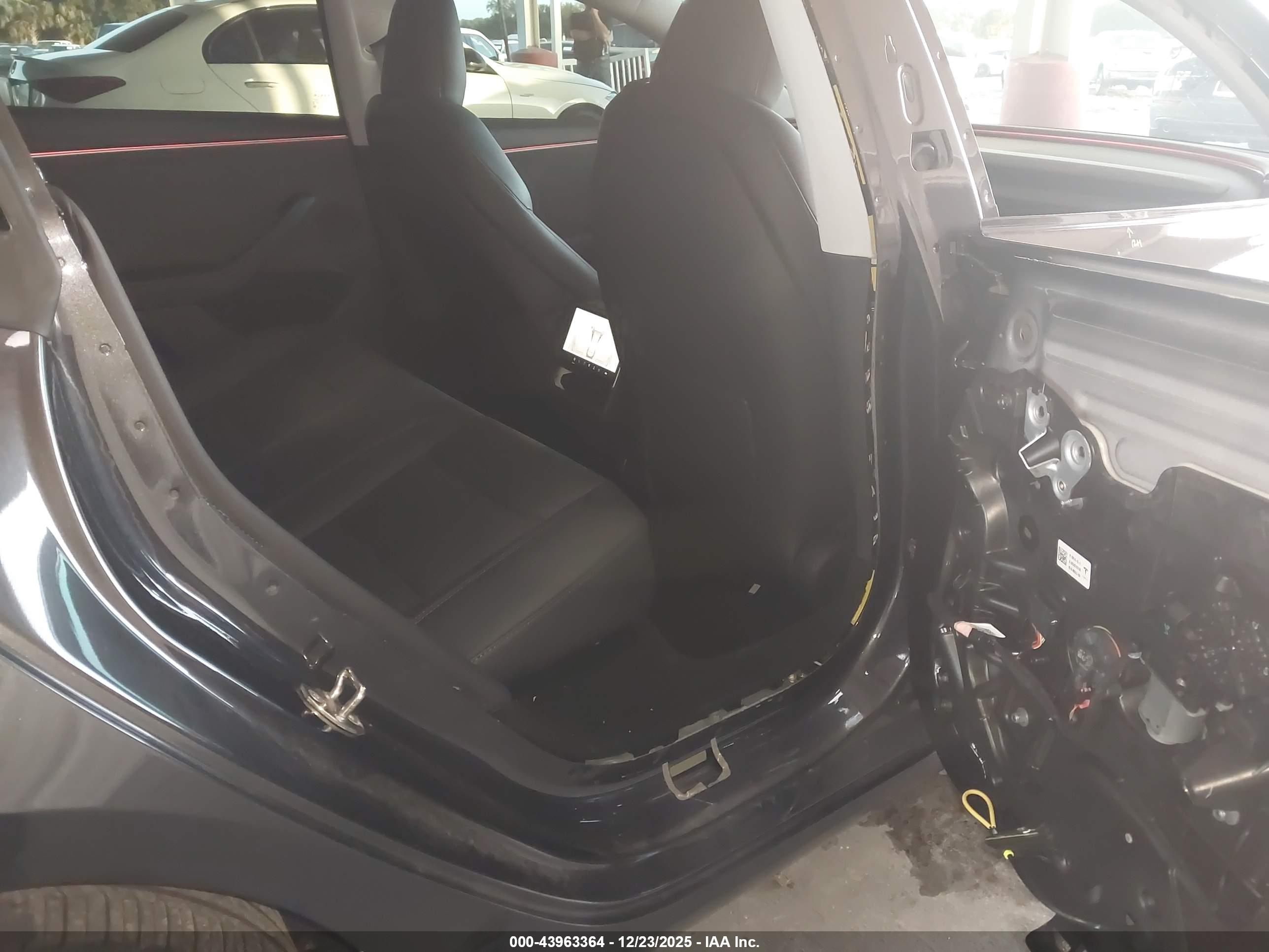 TESLA MODEL image 8