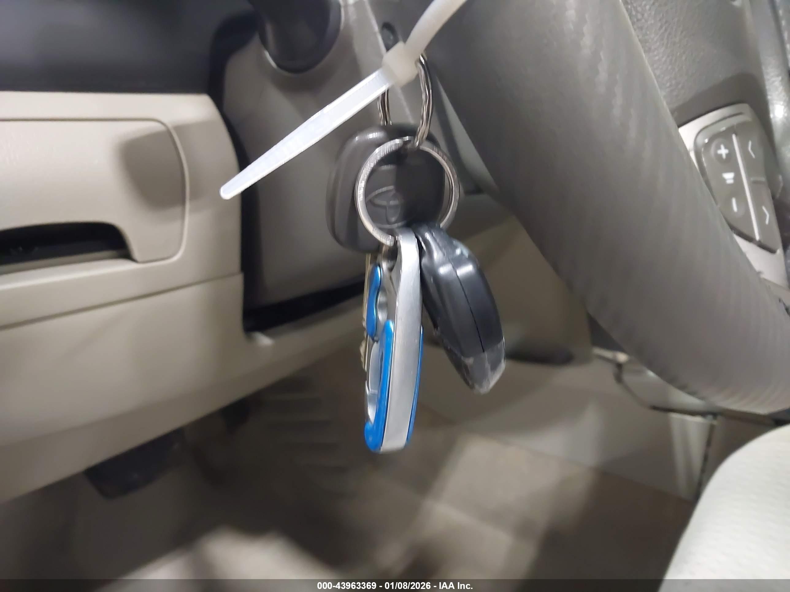 TOYOTA CAMRY image 11
