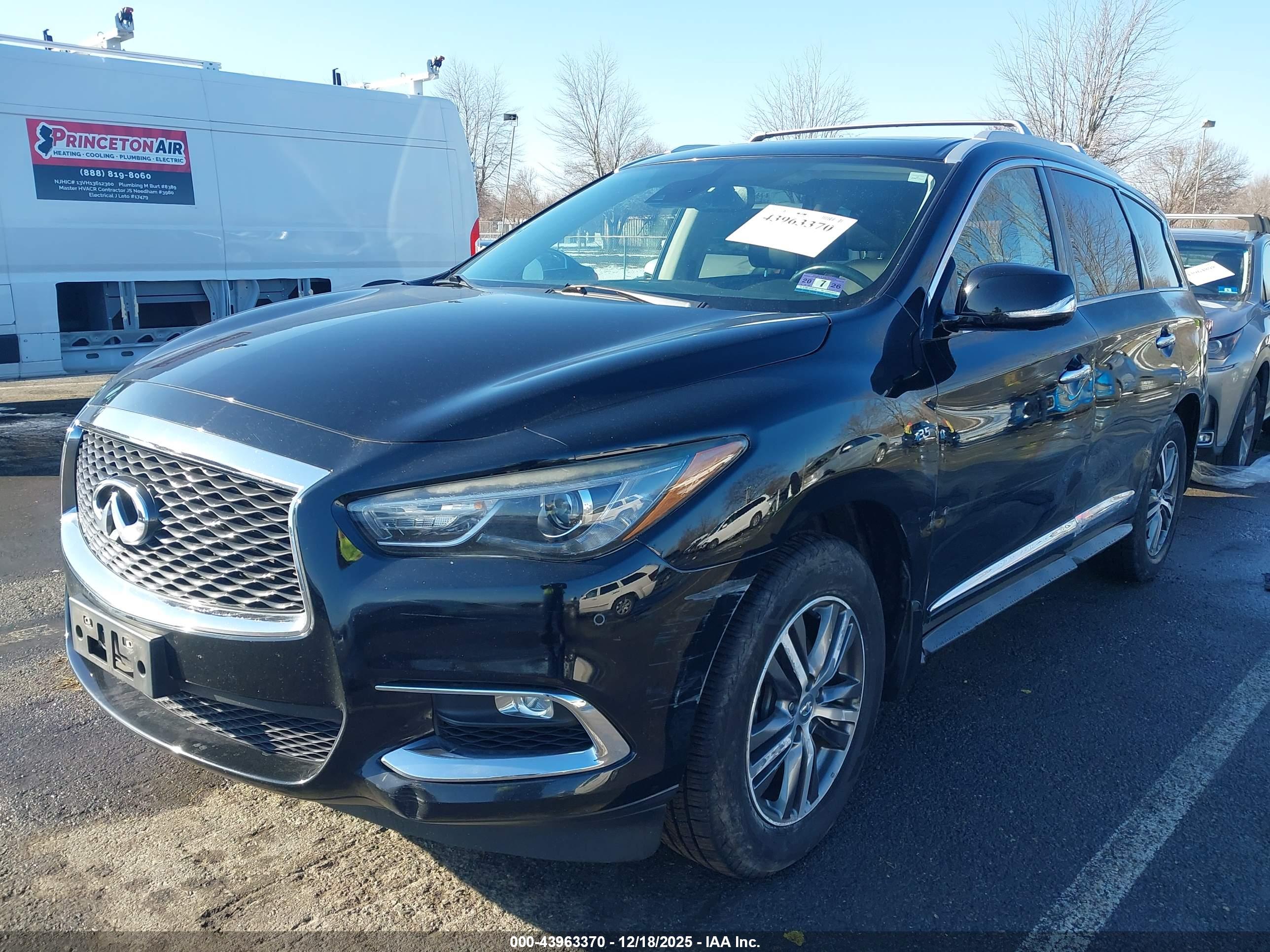 INFINITI QX60 image 2