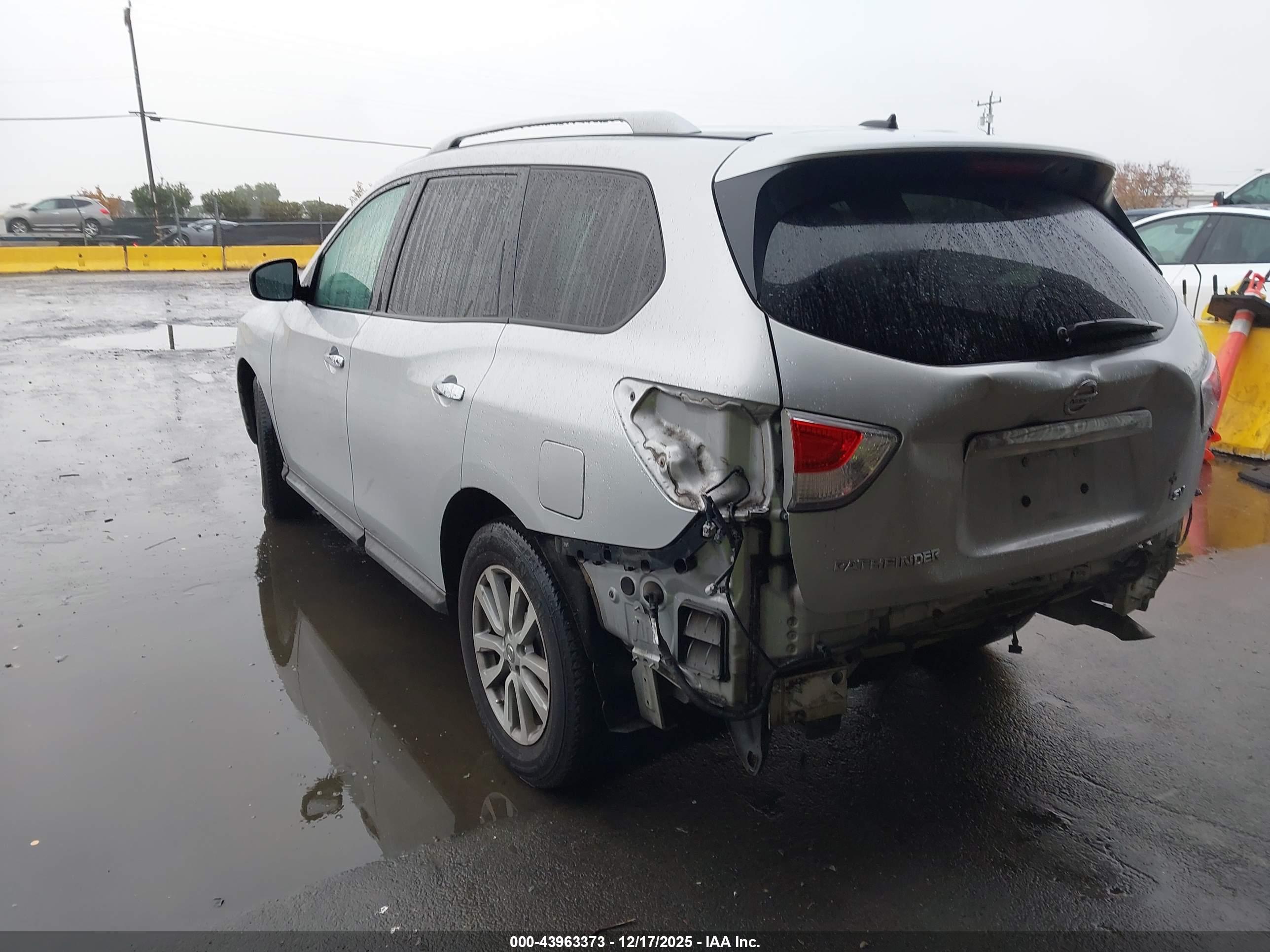 NISSAN PATHFINDER image 3