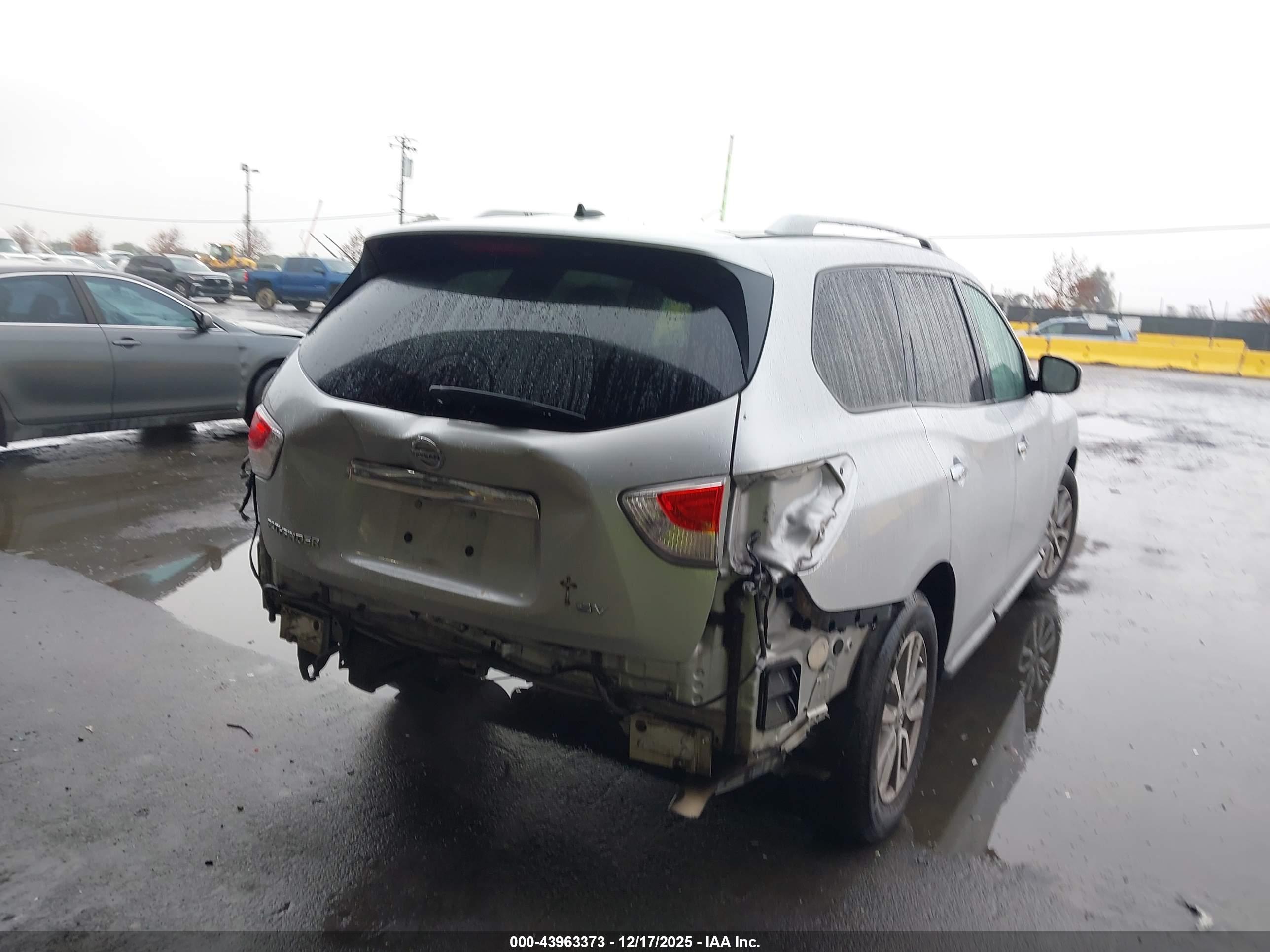 NISSAN PATHFINDER image 4