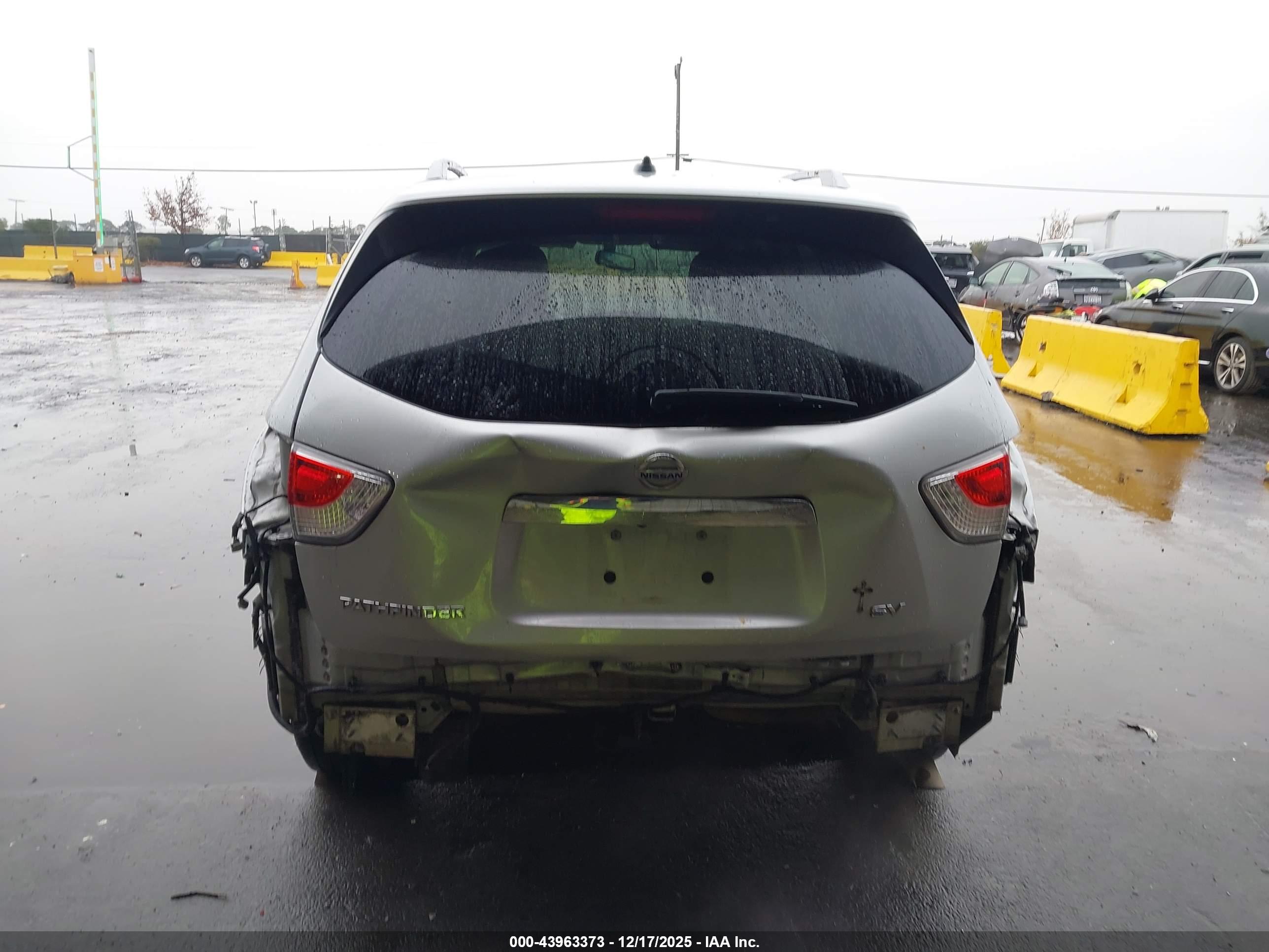 NISSAN PATHFINDER image 6