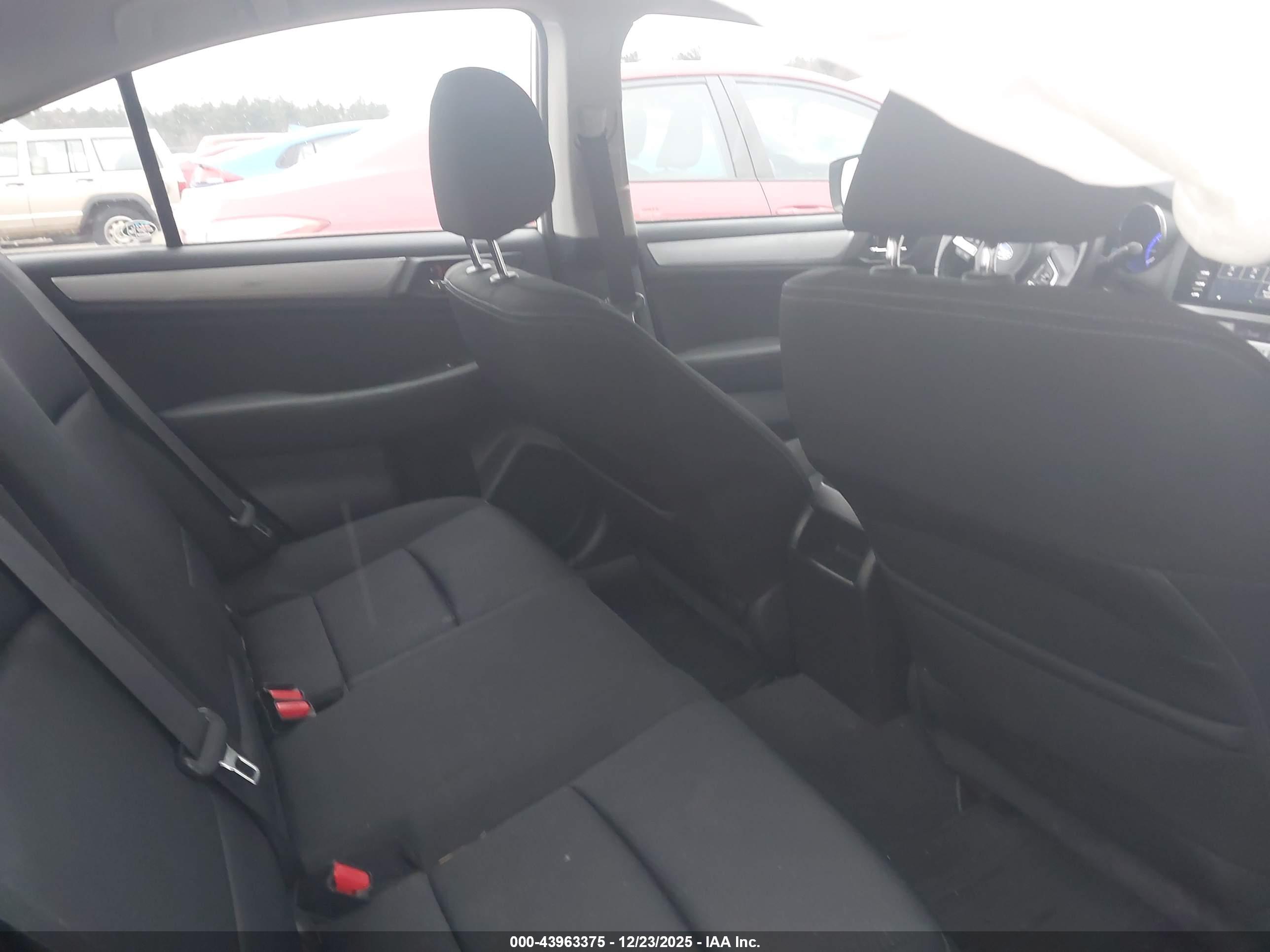 SUBARU LEGACY image 8