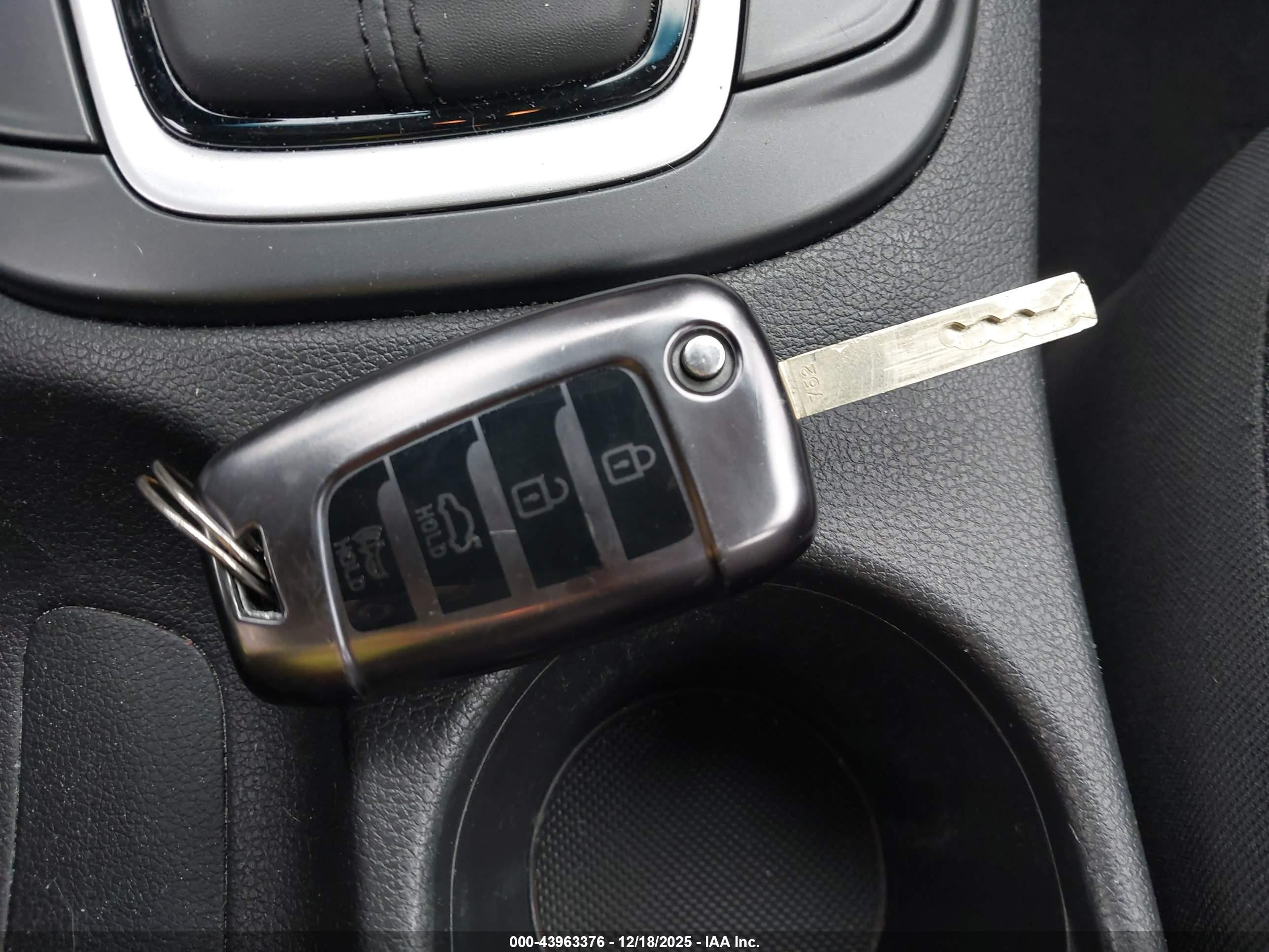 HYUNDAI KONA image 11