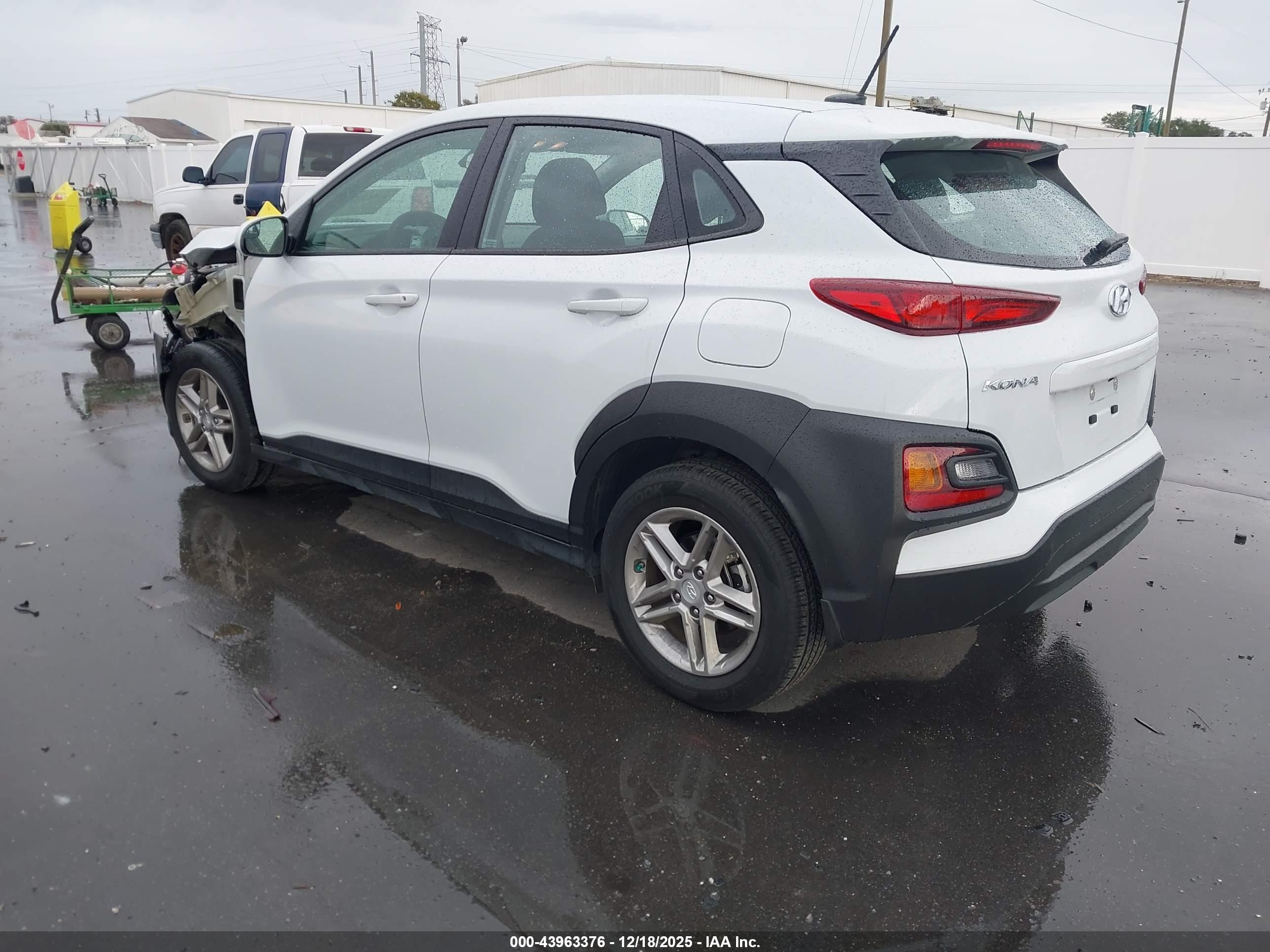 HYUNDAI KONA image 3