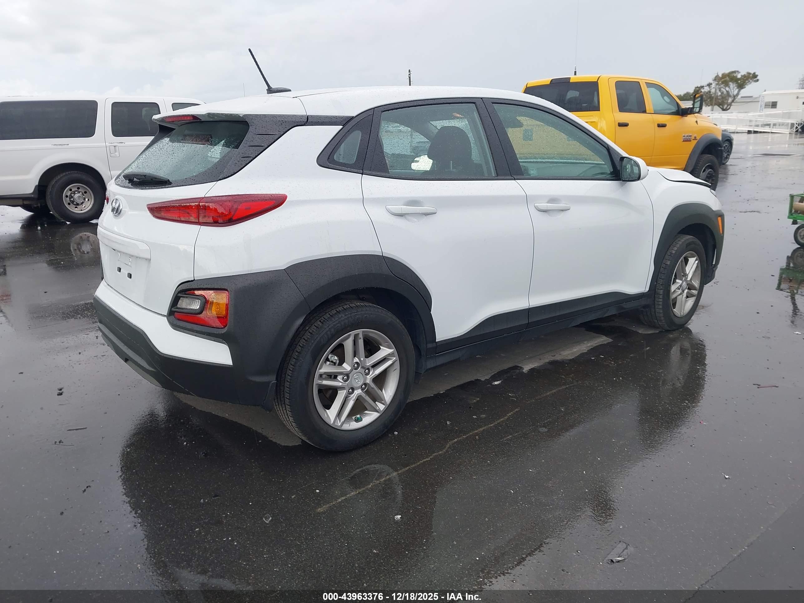 HYUNDAI KONA image 4