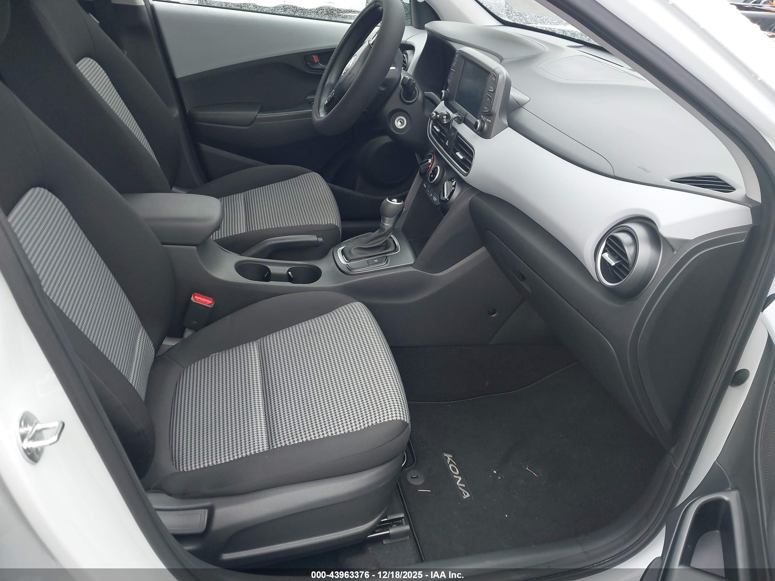 HYUNDAI KONA image 5