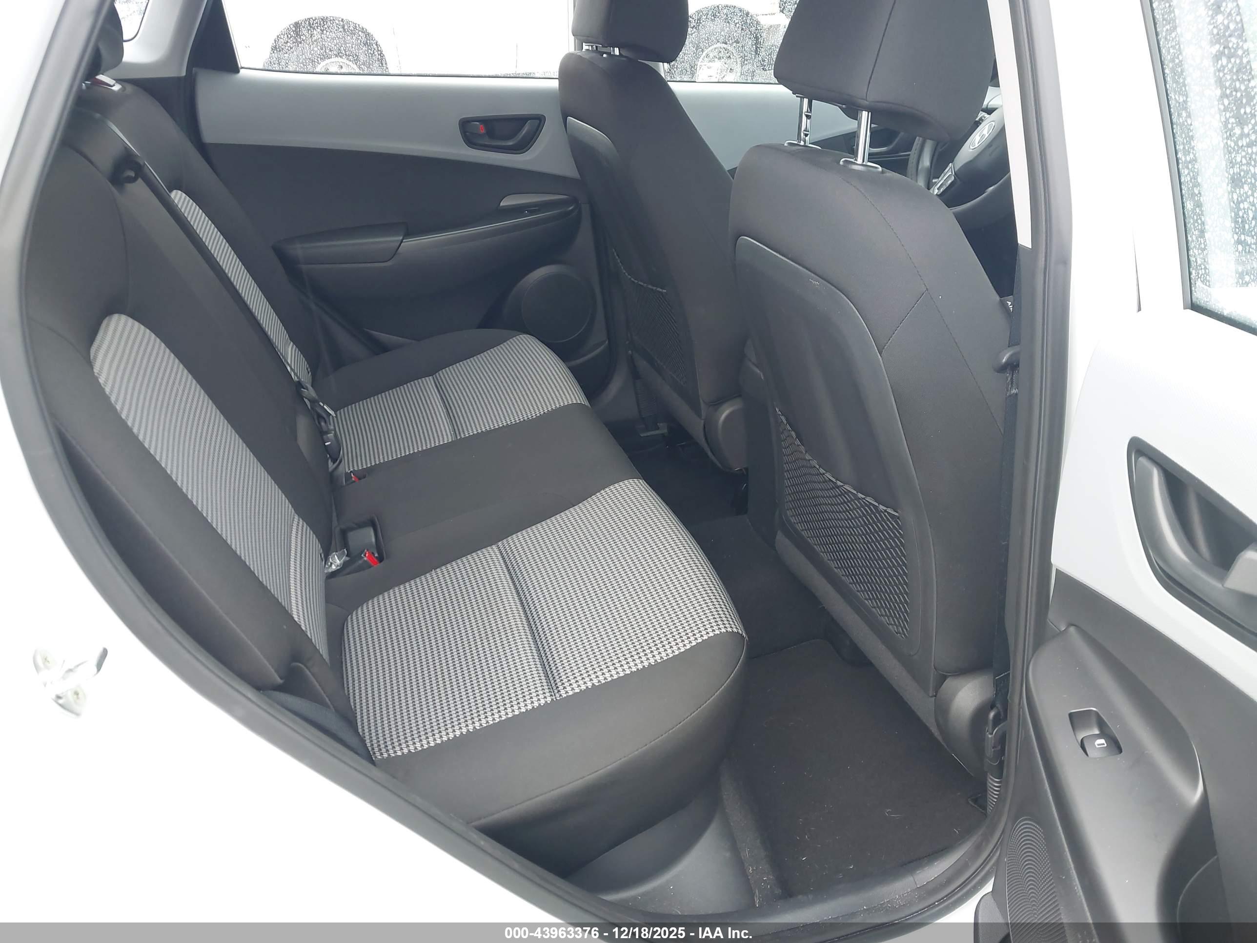 HYUNDAI KONA image 8