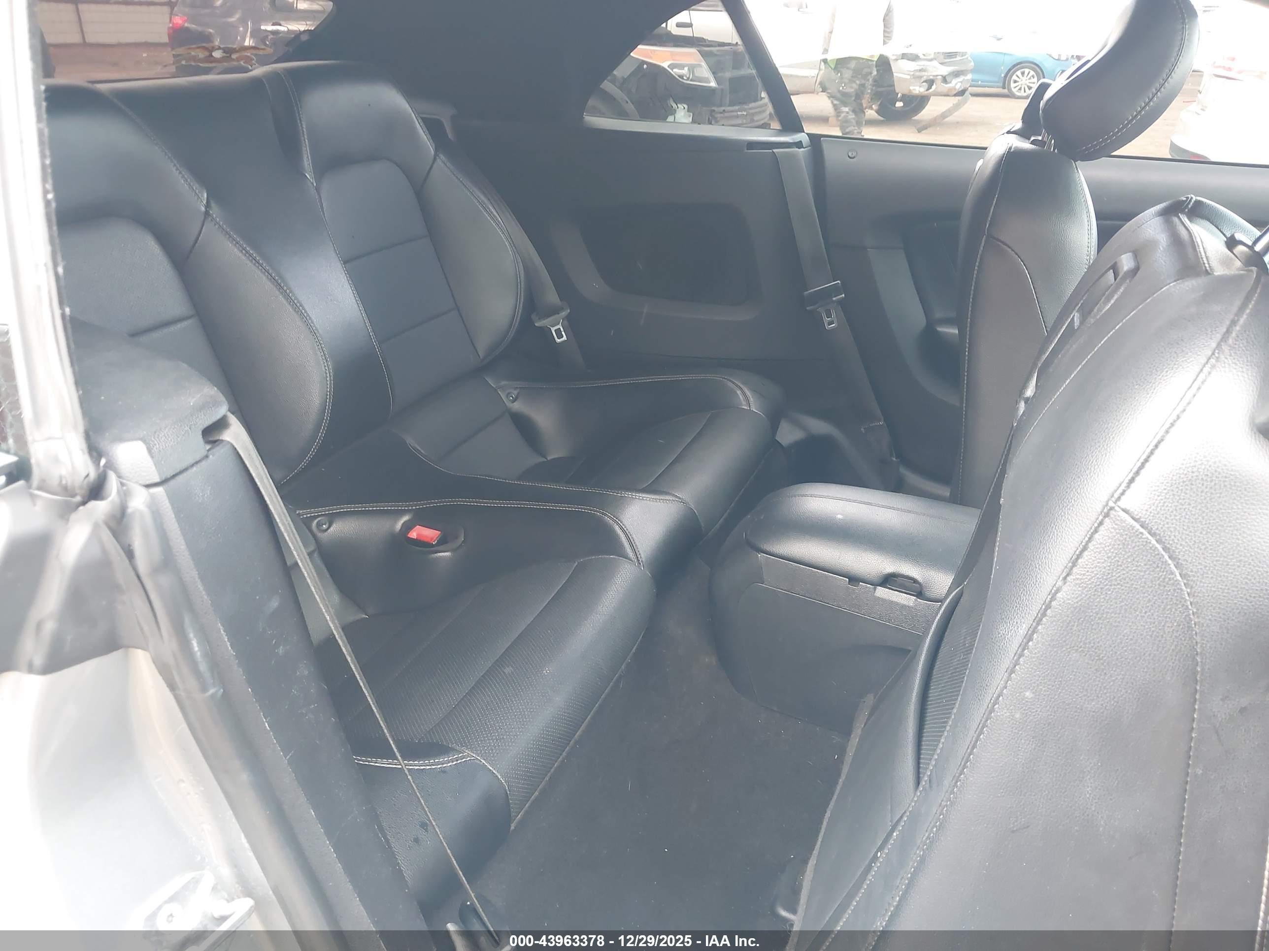 FORD MUSTANG image 8