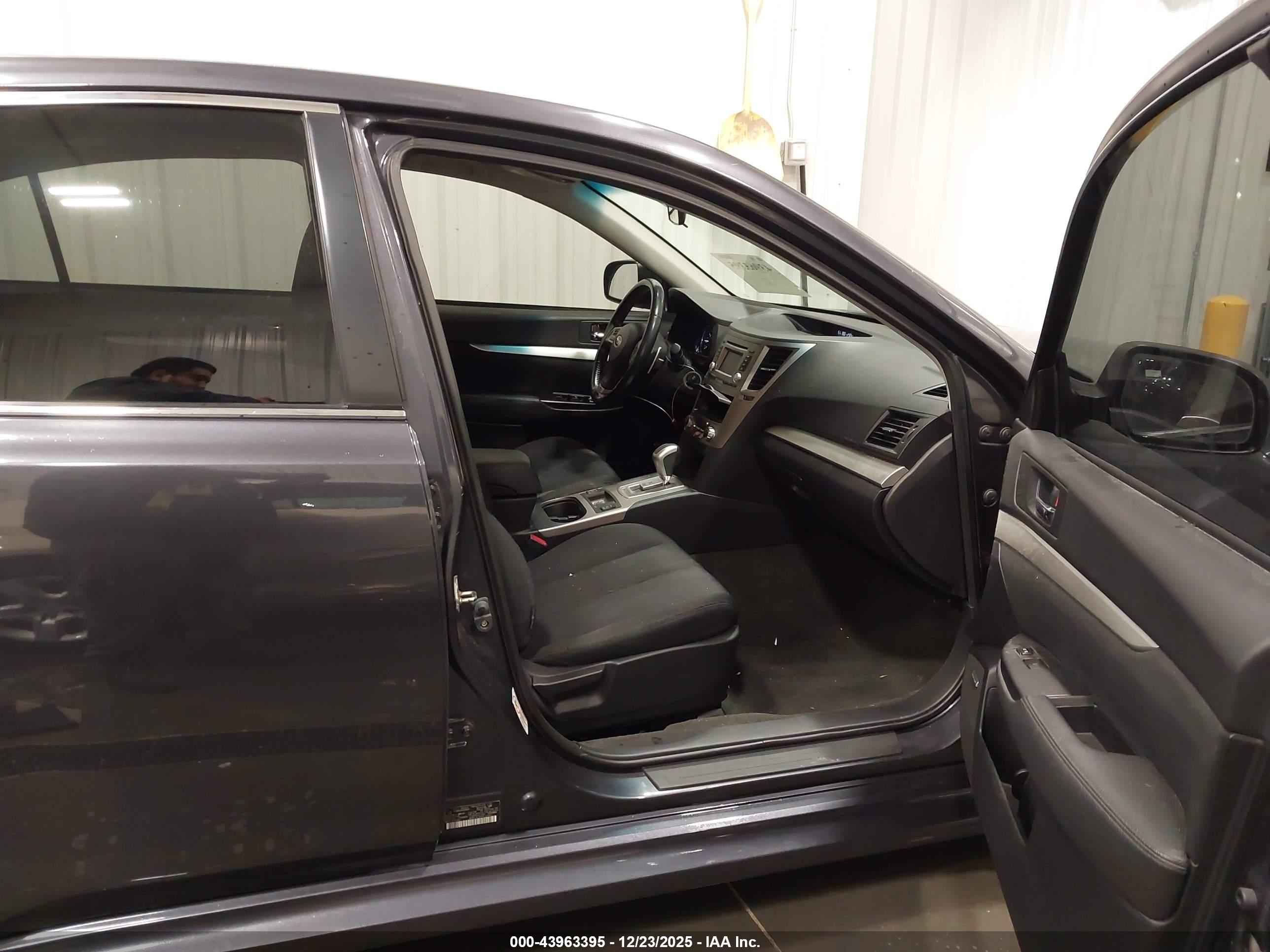 SUBARU LEGACY image 5