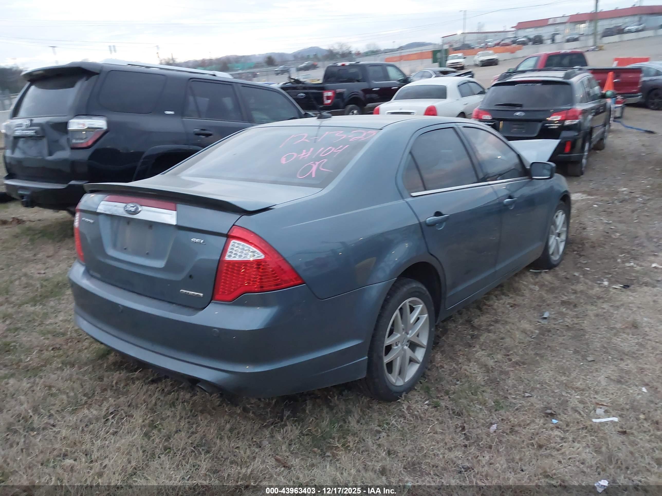 FORD FUSION image 4