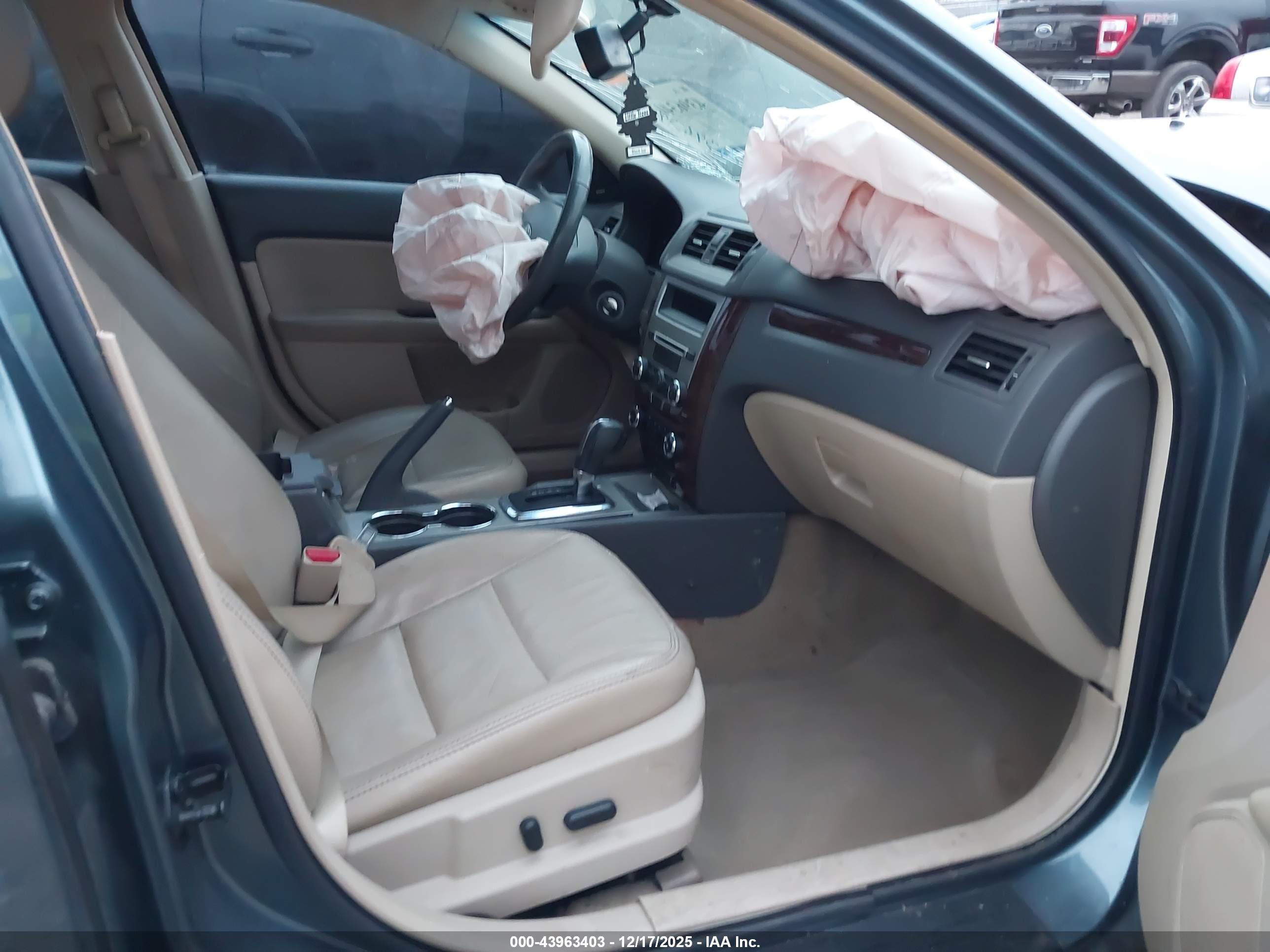 FORD FUSION image 5