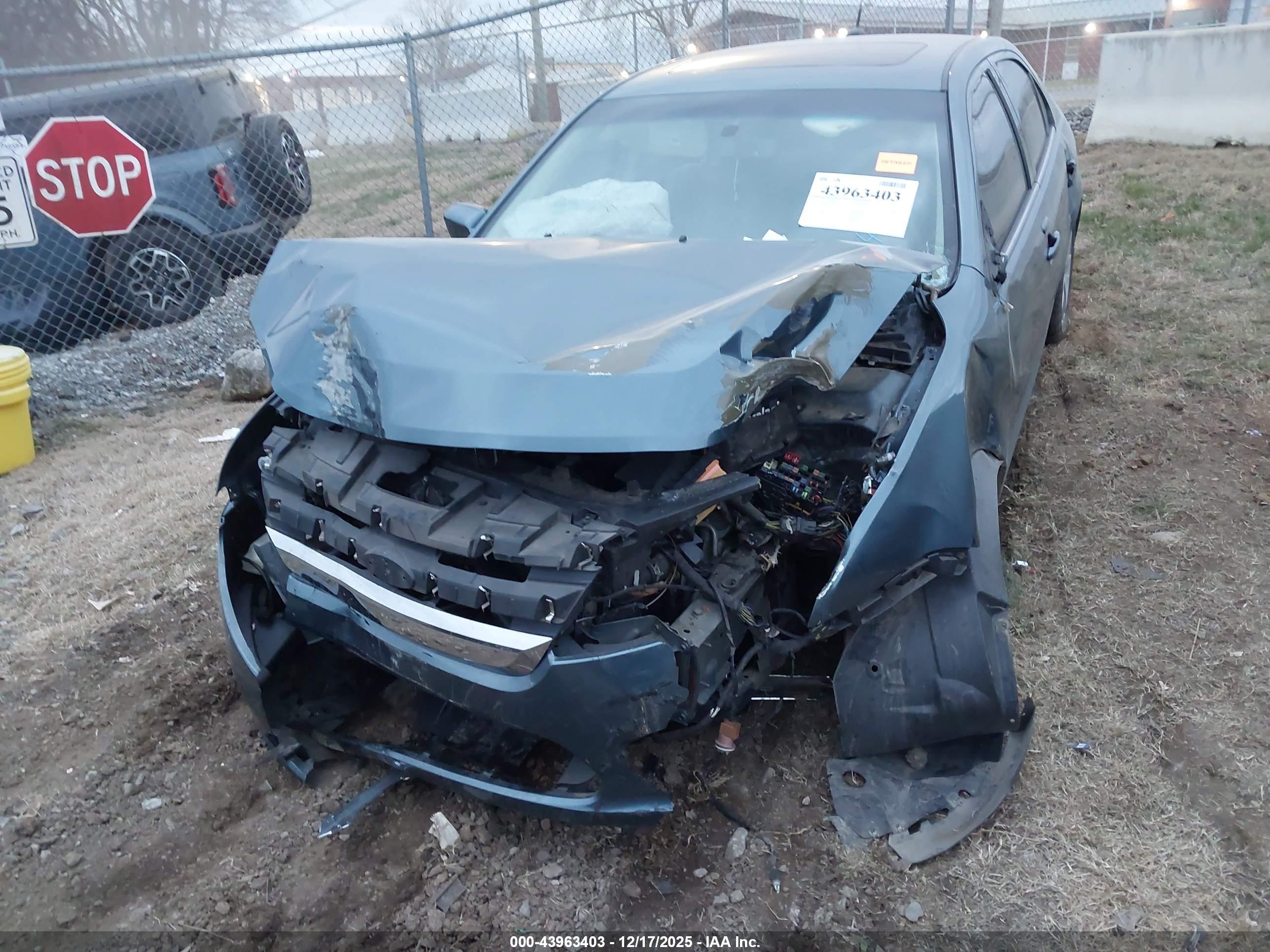 FORD FUSION image 6