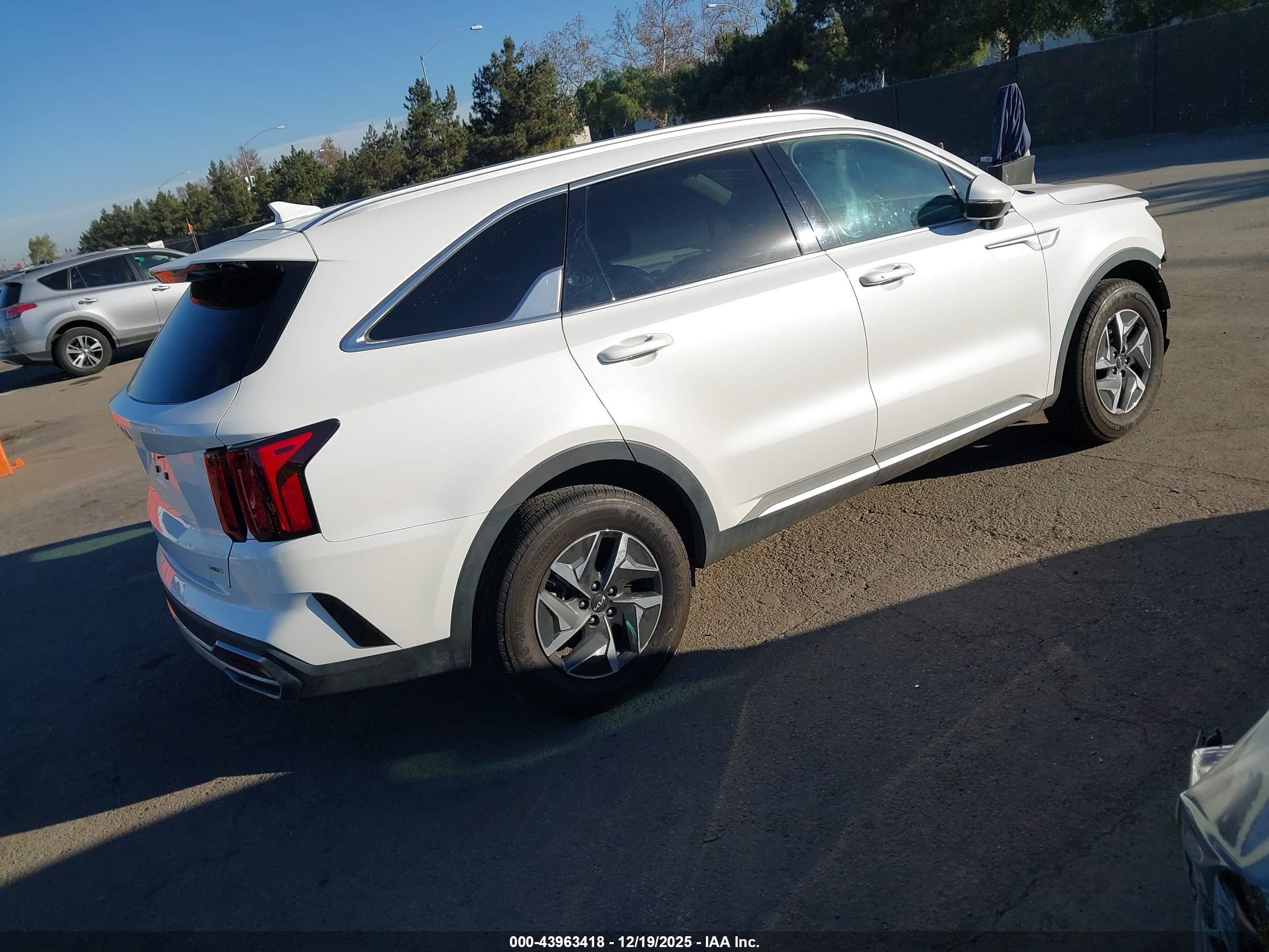 KIA SORENTO image 4