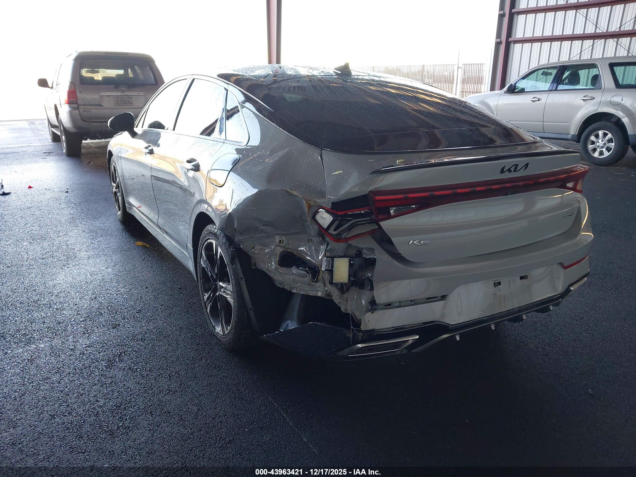 KIA K5 image 3
