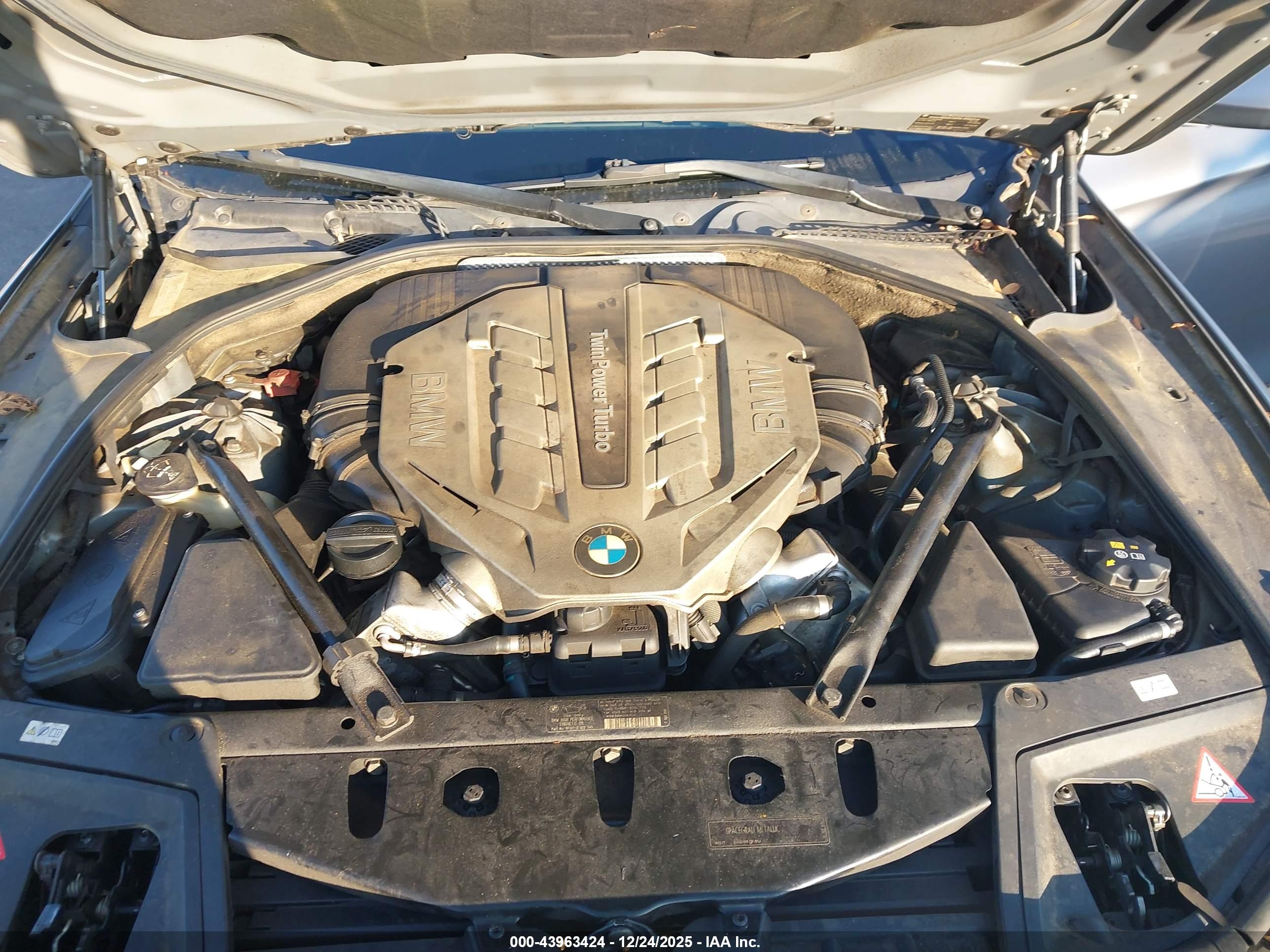 BMW 550I image 10