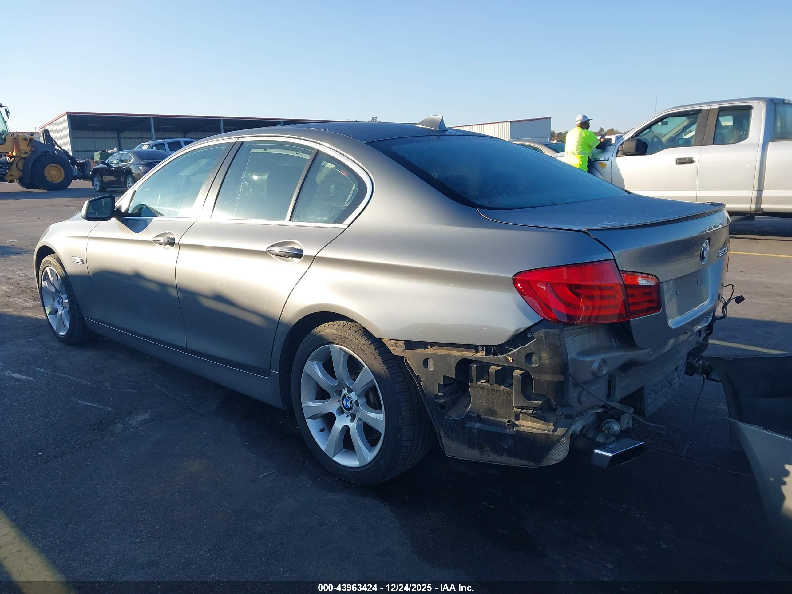 BMW 550I image 3