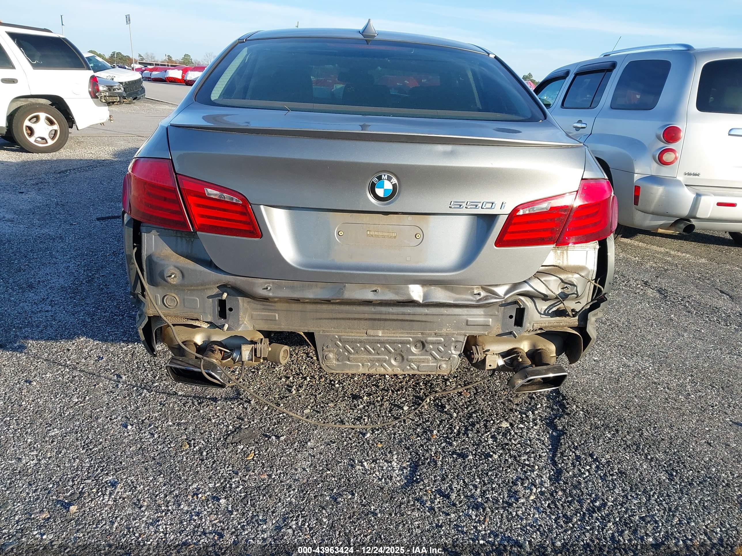 BMW 550I image 6
