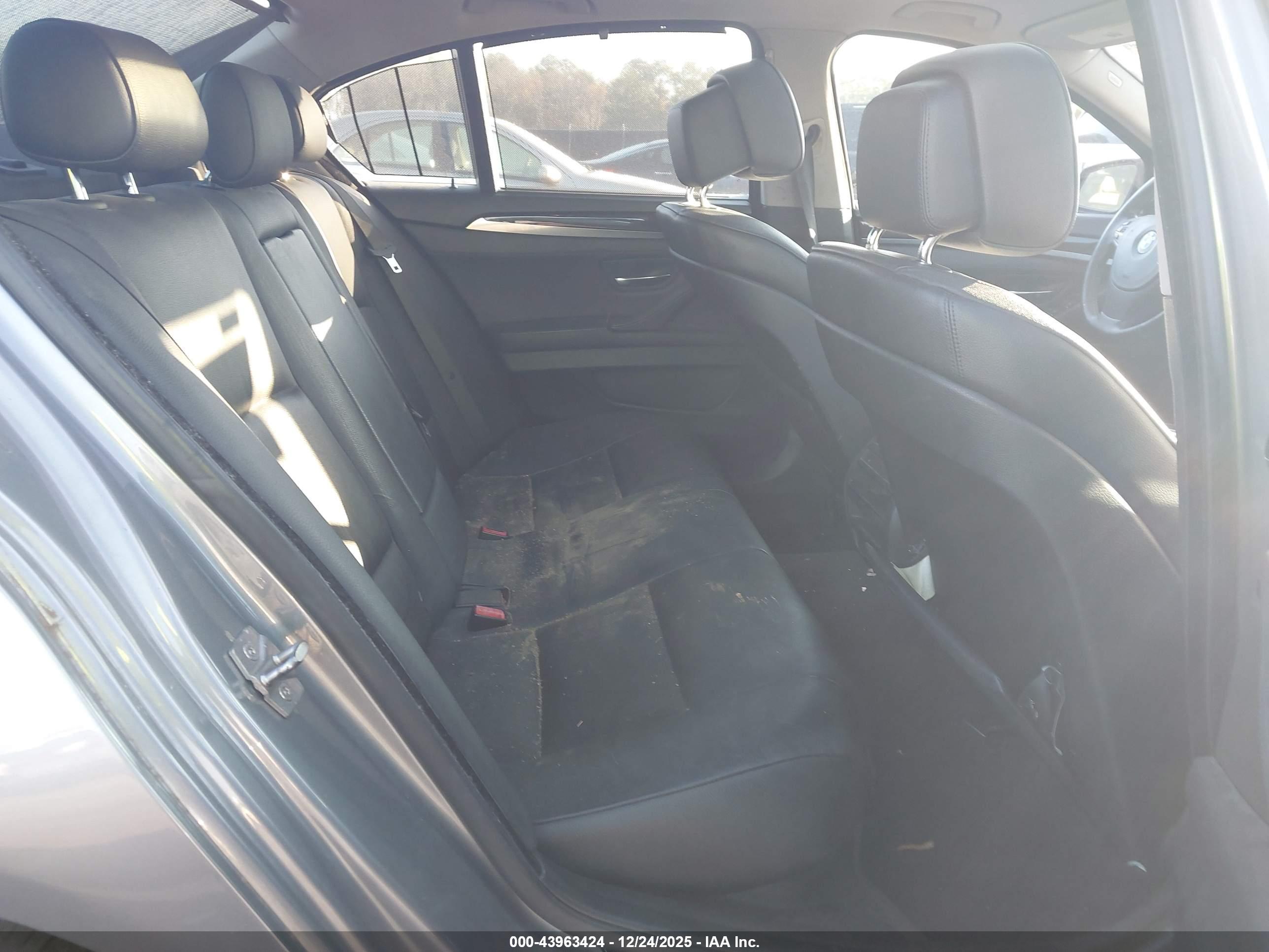 BMW 550I image 8