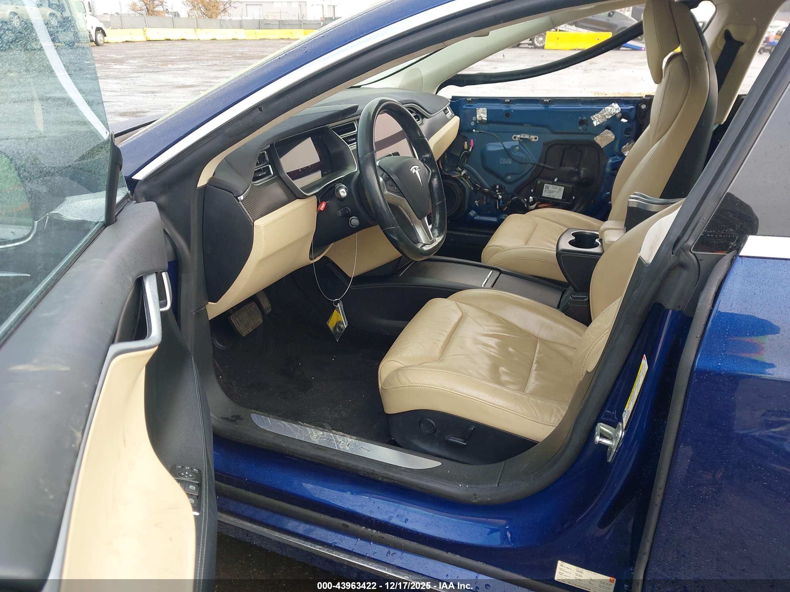 TESLA MODEL image 5