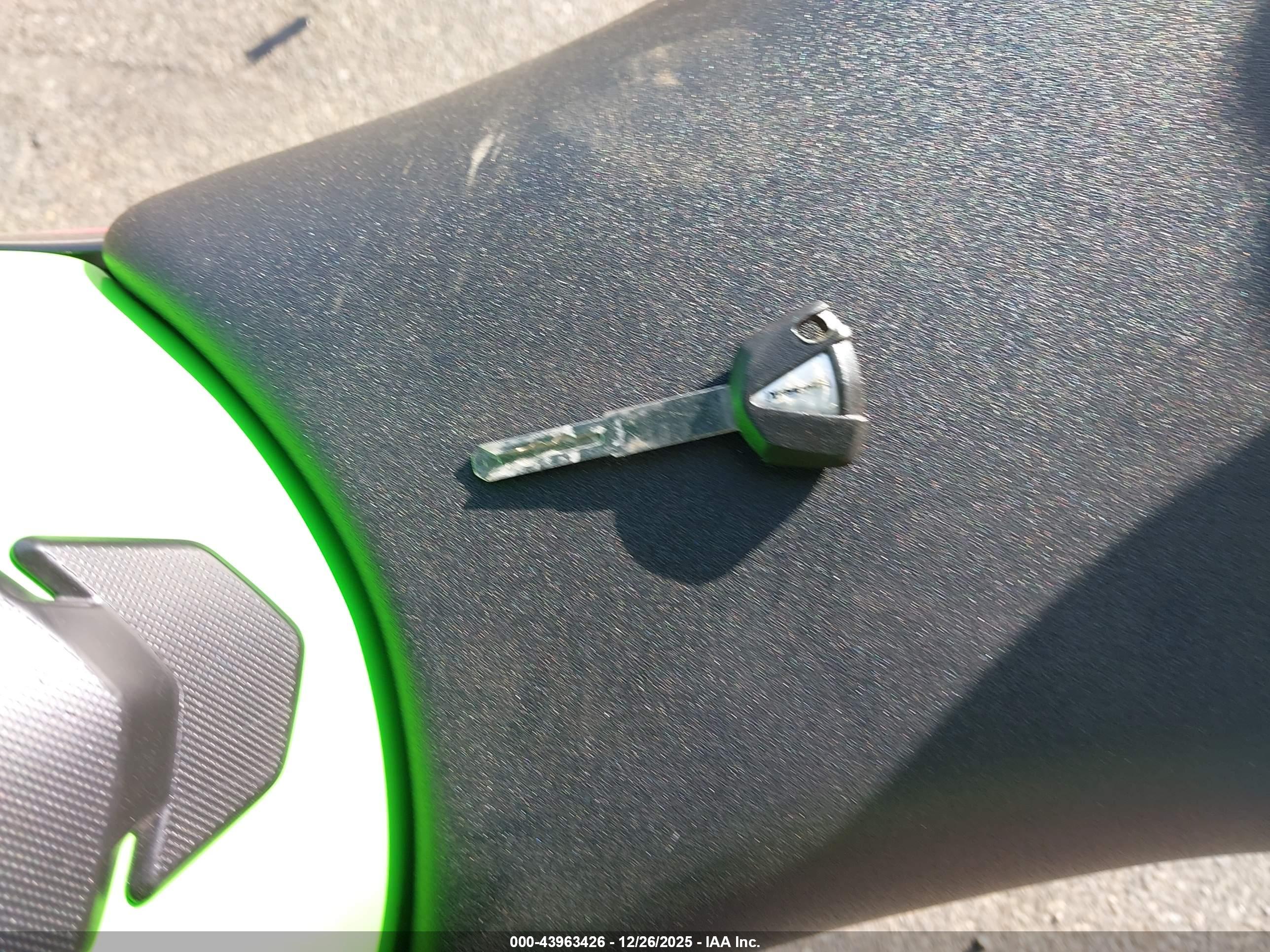 KAWASAKI ZX1002 image 11