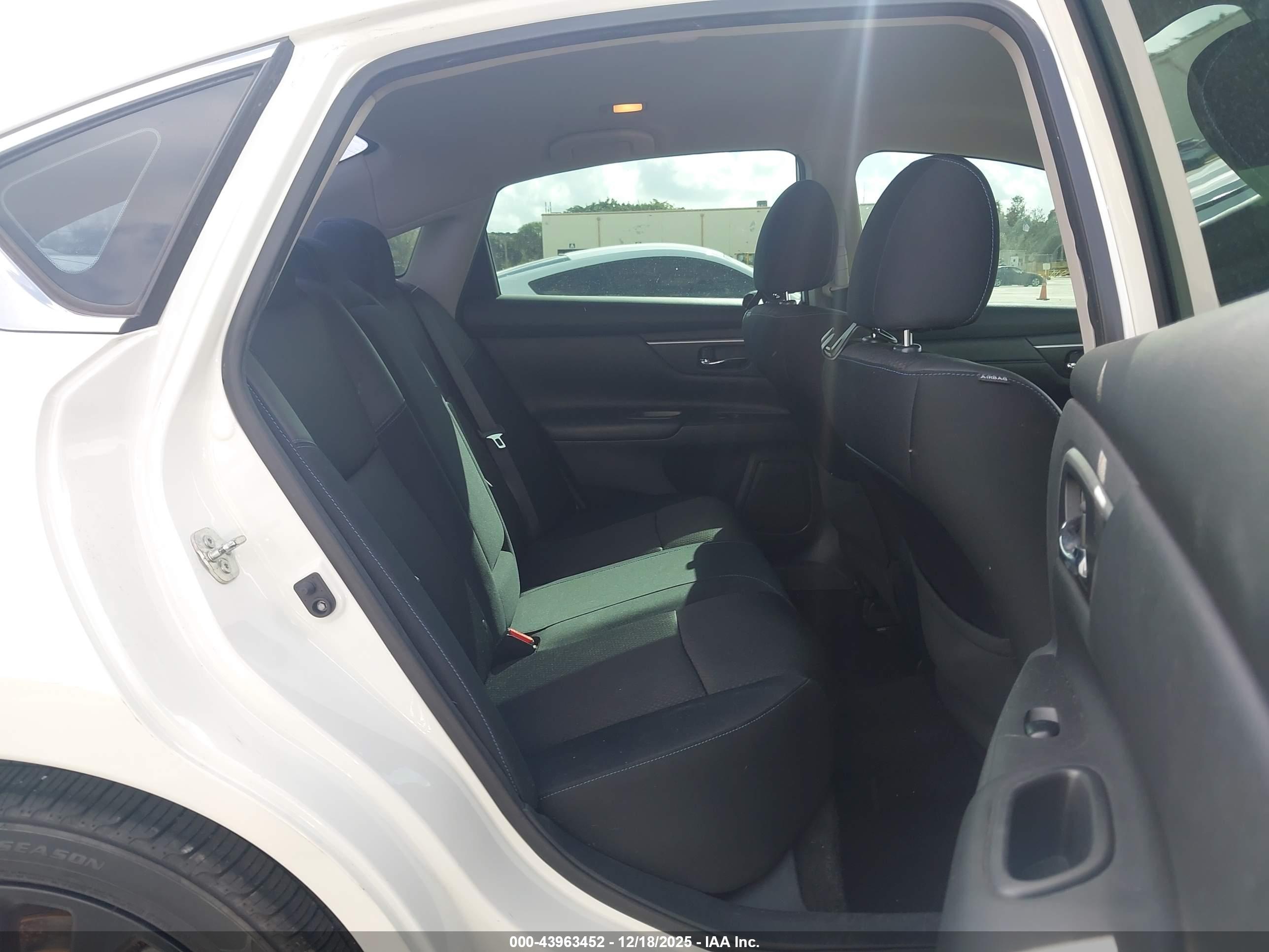 NISSAN ALTIMA image 8
