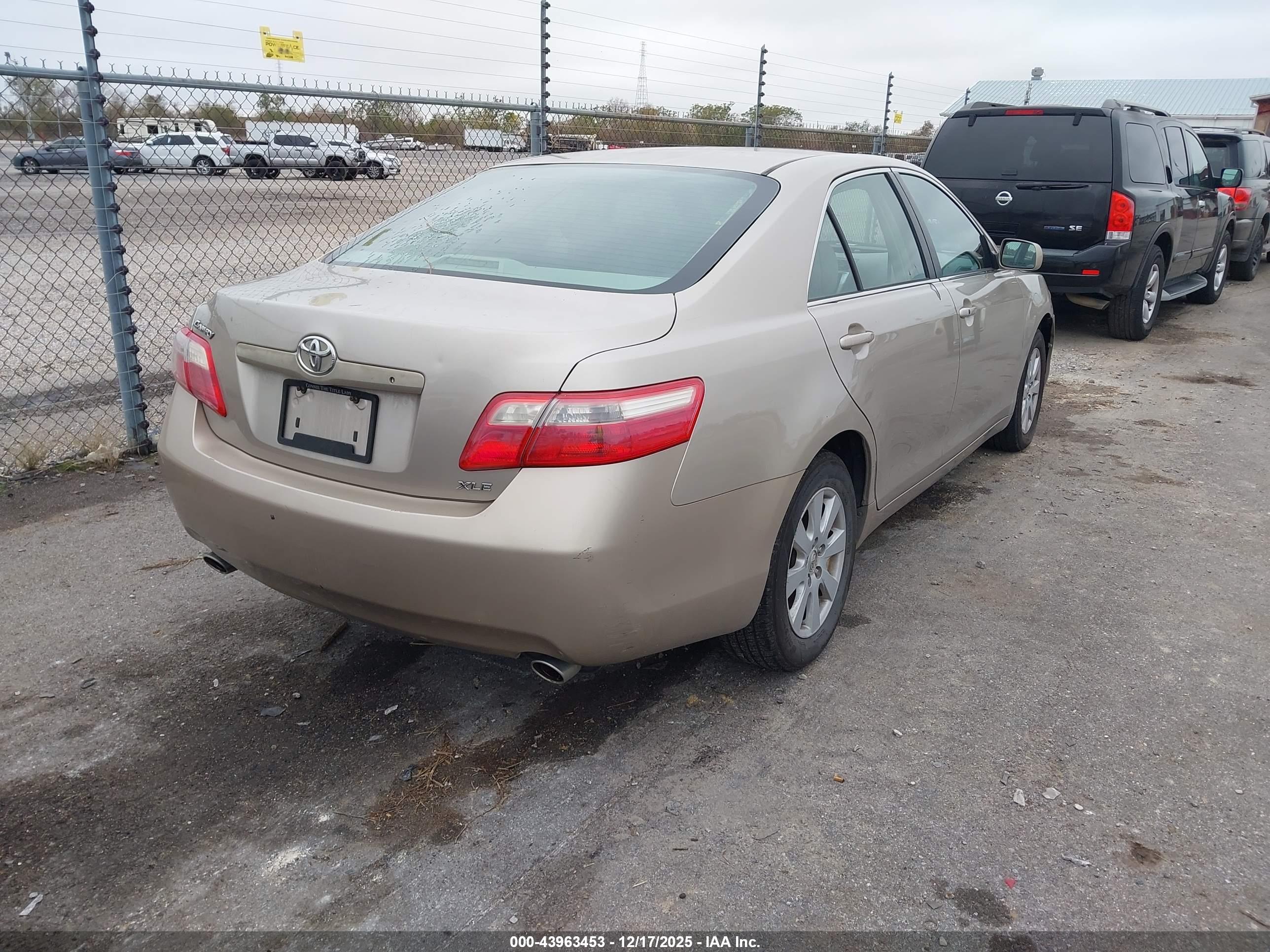 TOYOTA CAMRY image 4