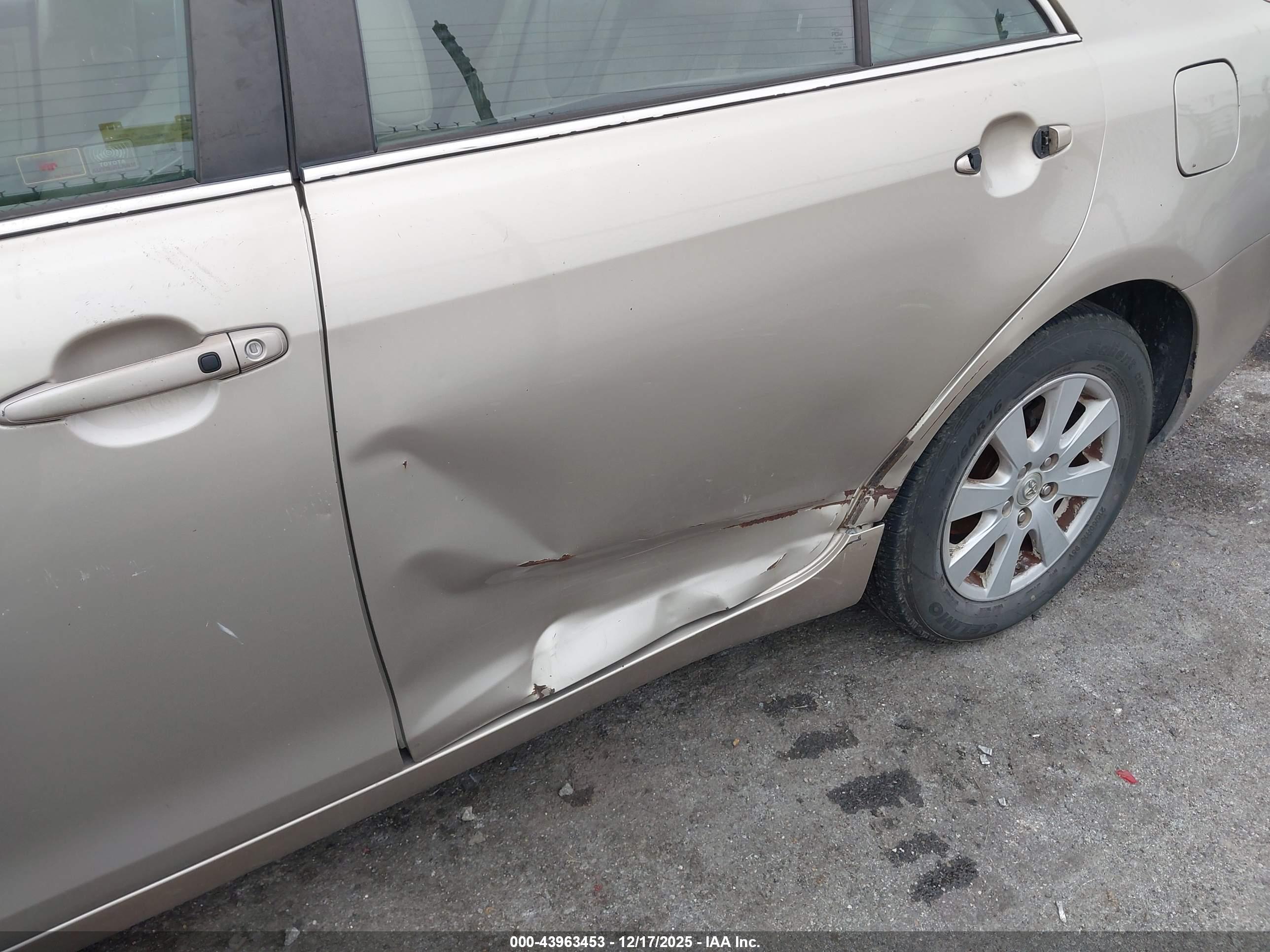 TOYOTA CAMRY image 6