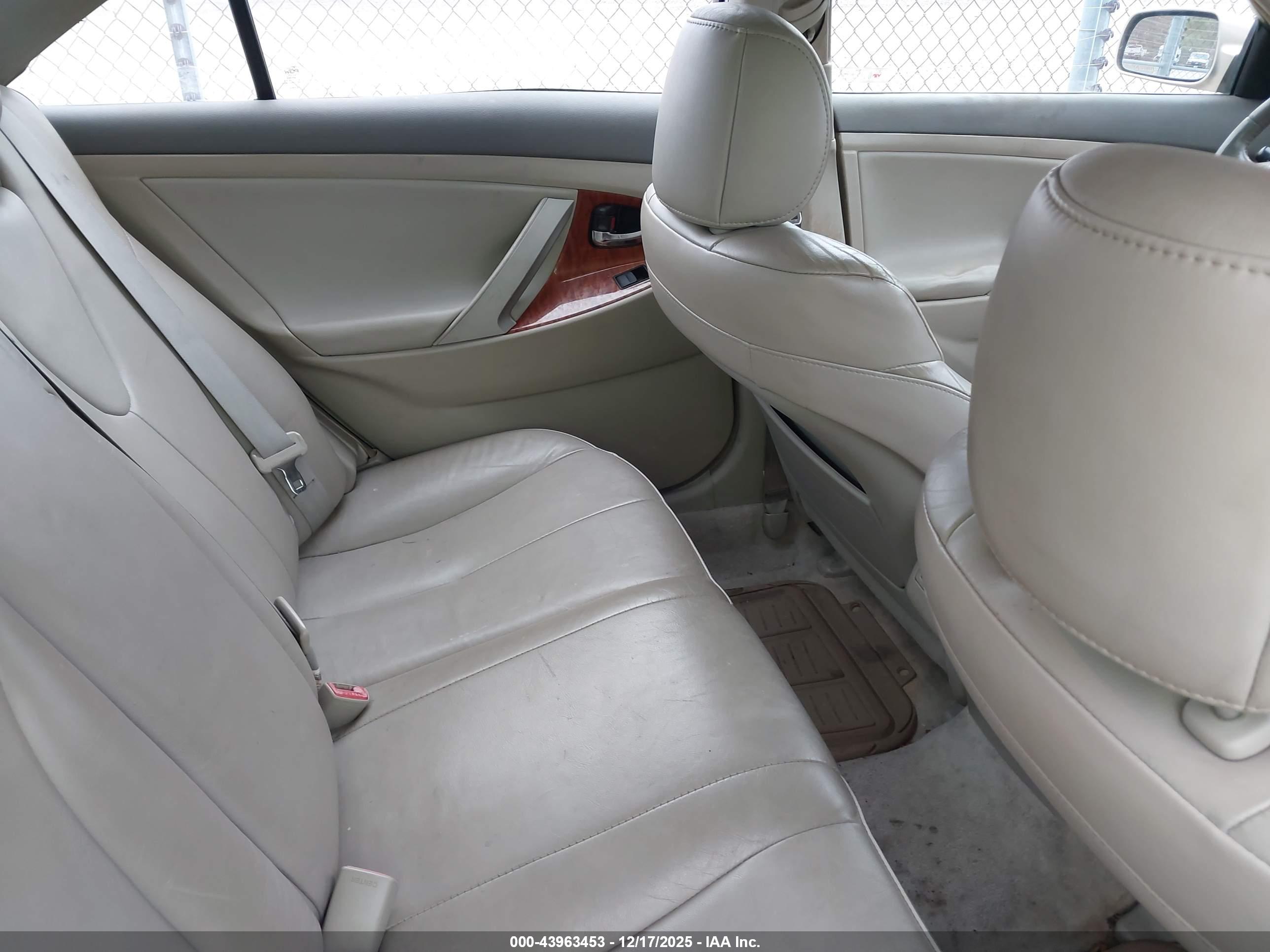TOYOTA CAMRY image 8