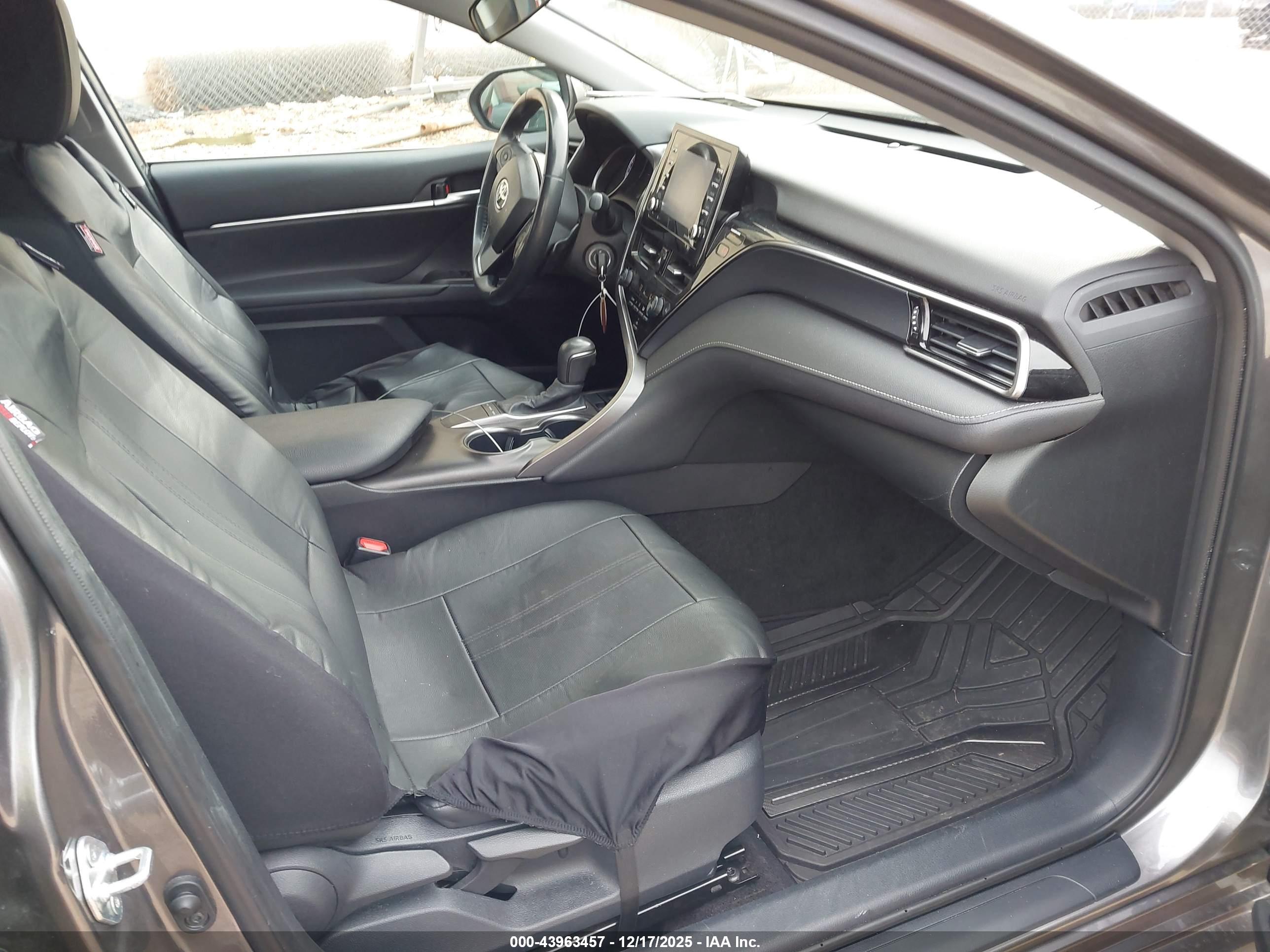 TOYOTA CAMRY image 5