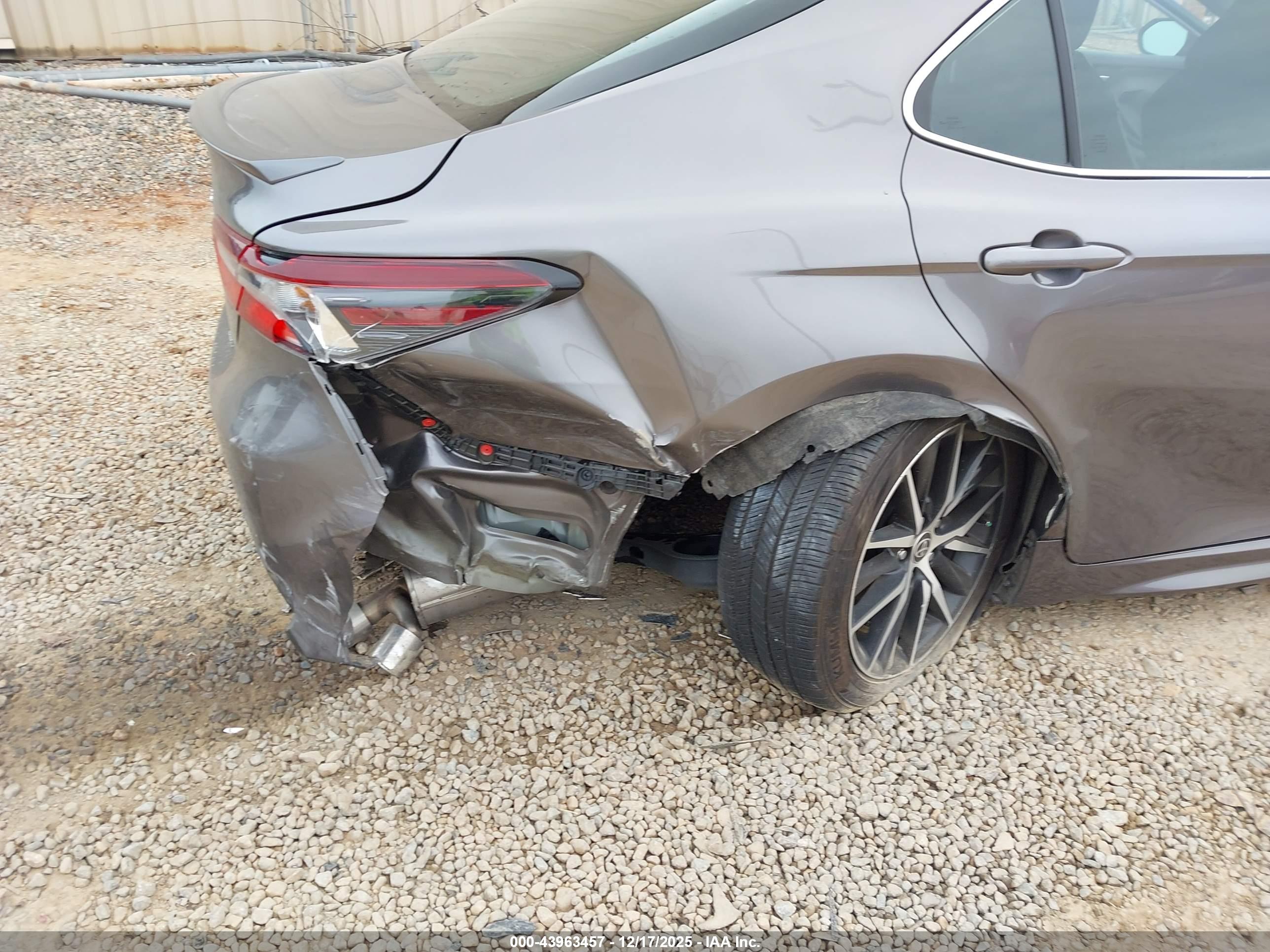 TOYOTA CAMRY image 6