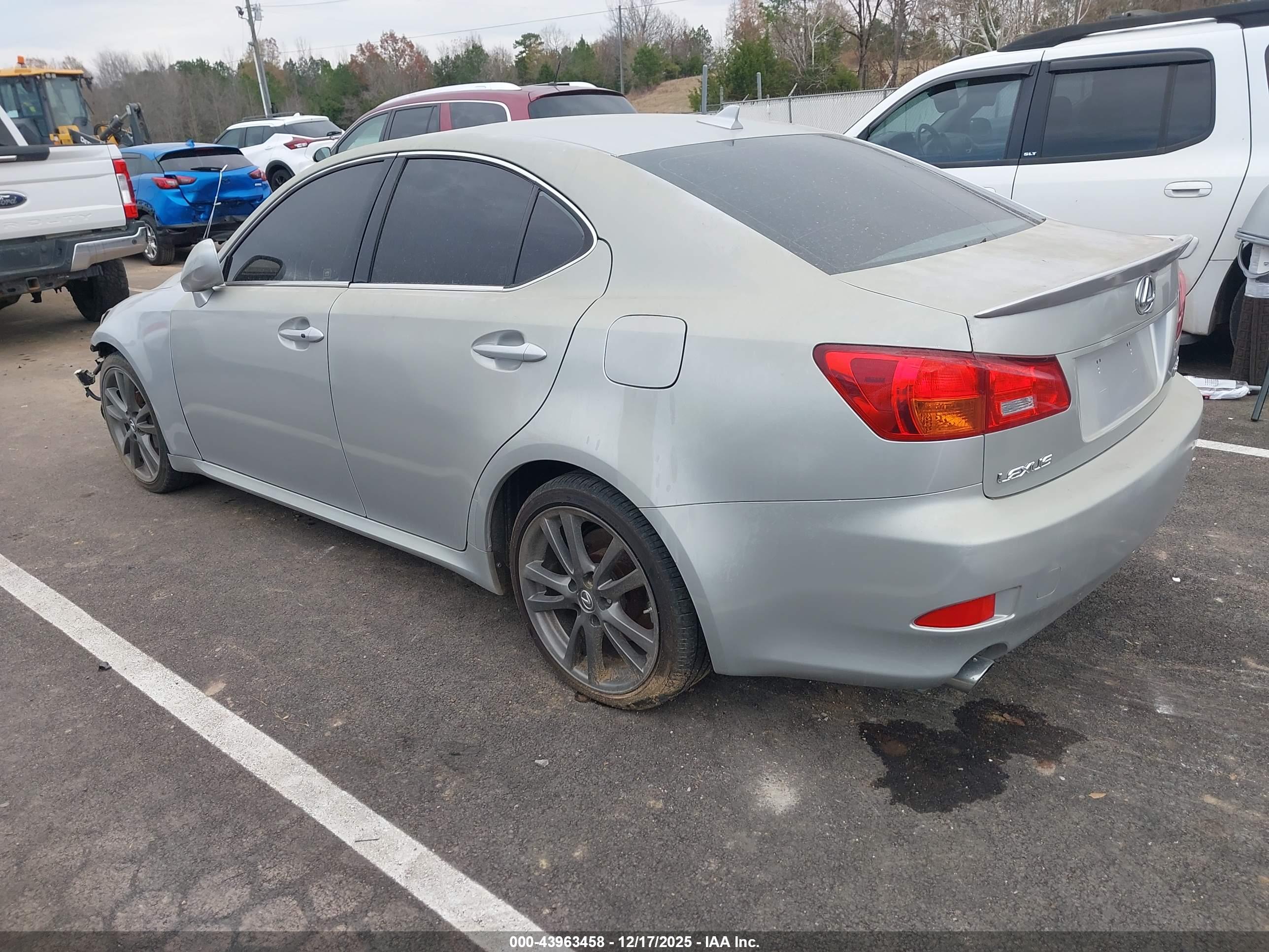 LEXUS IS image 3