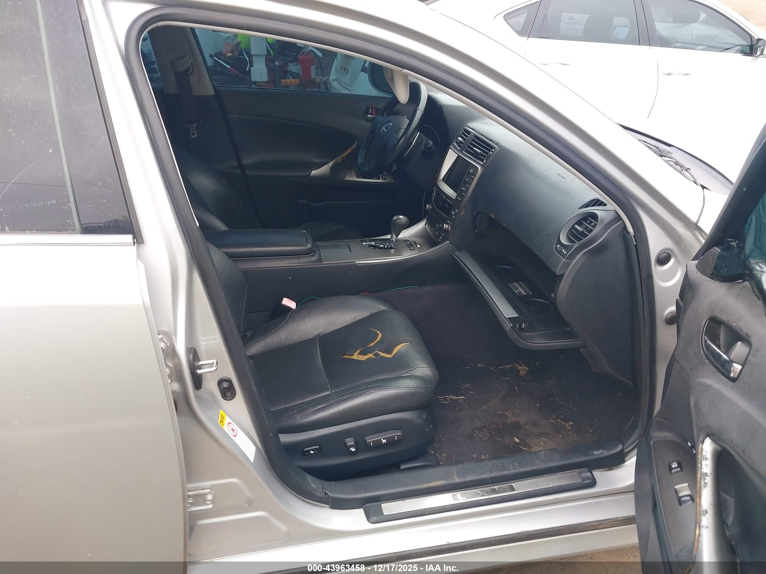 LEXUS IS image 5