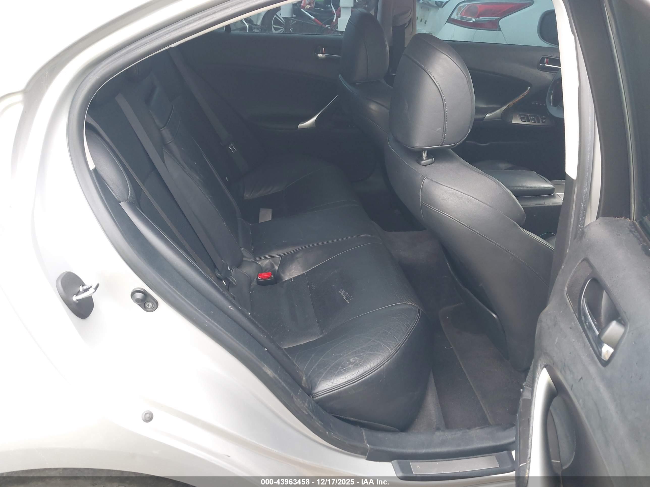 LEXUS IS image 8