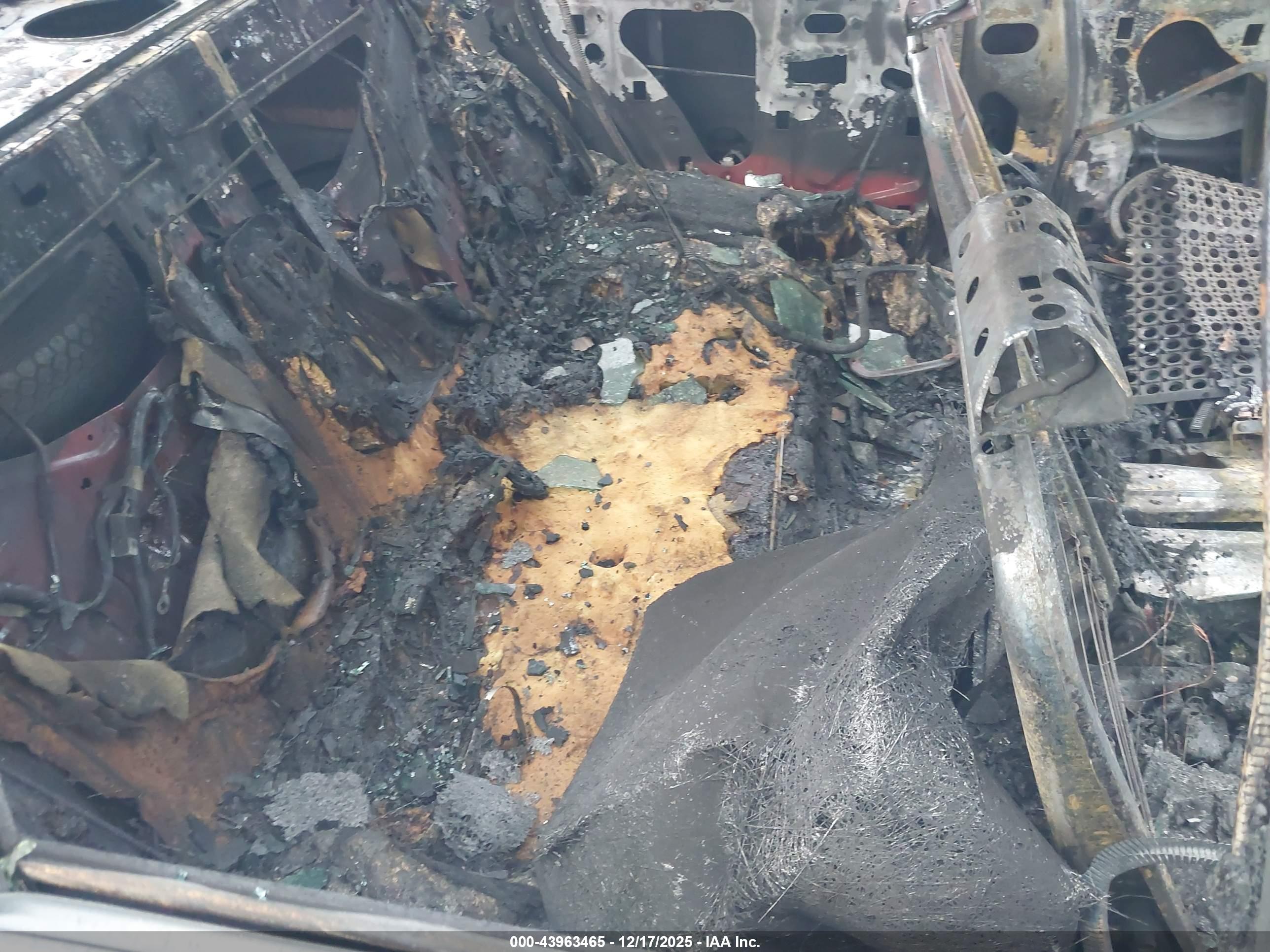 FORD CROWN image 8