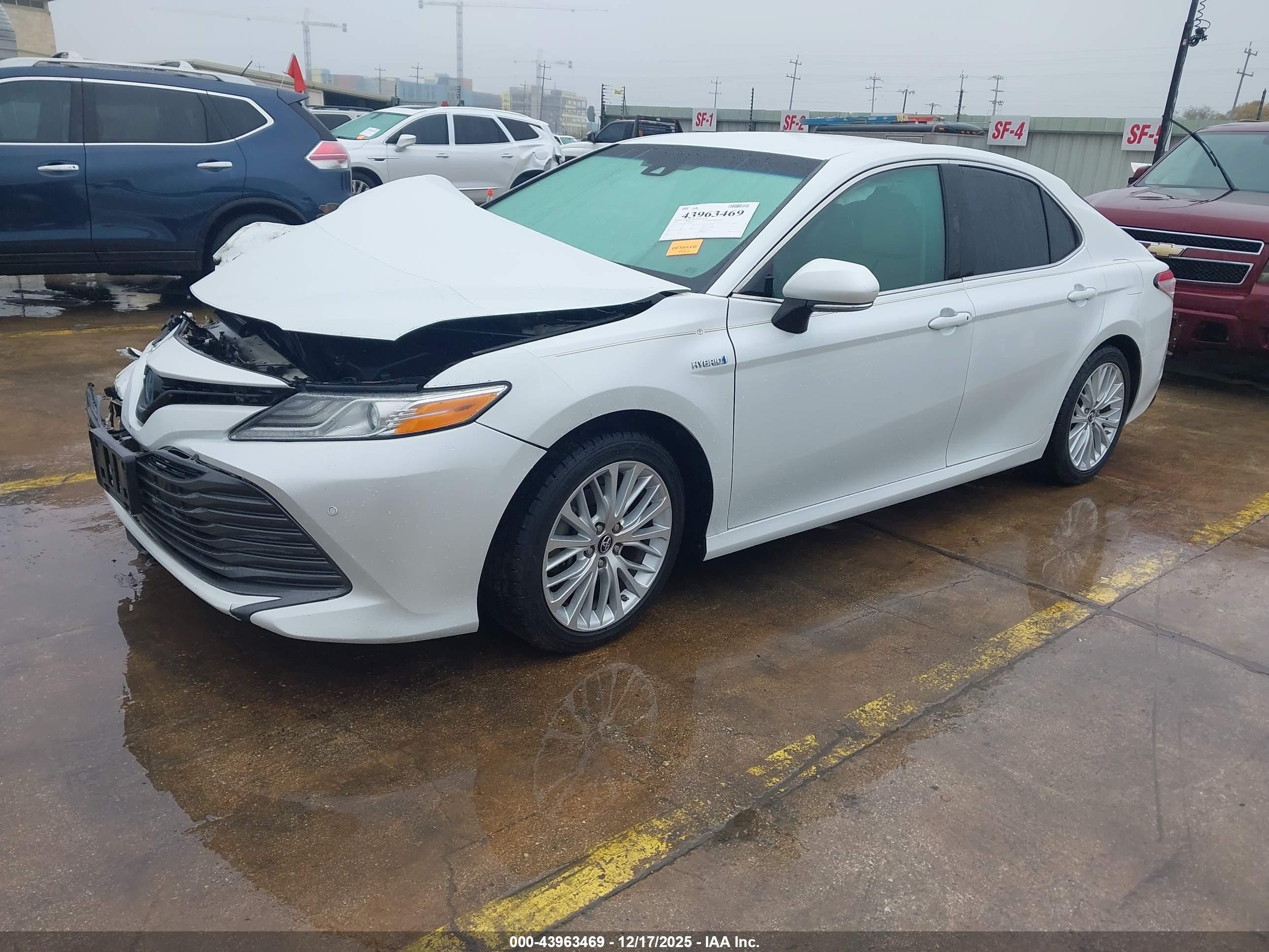 TOYOTA CAMRY image 2