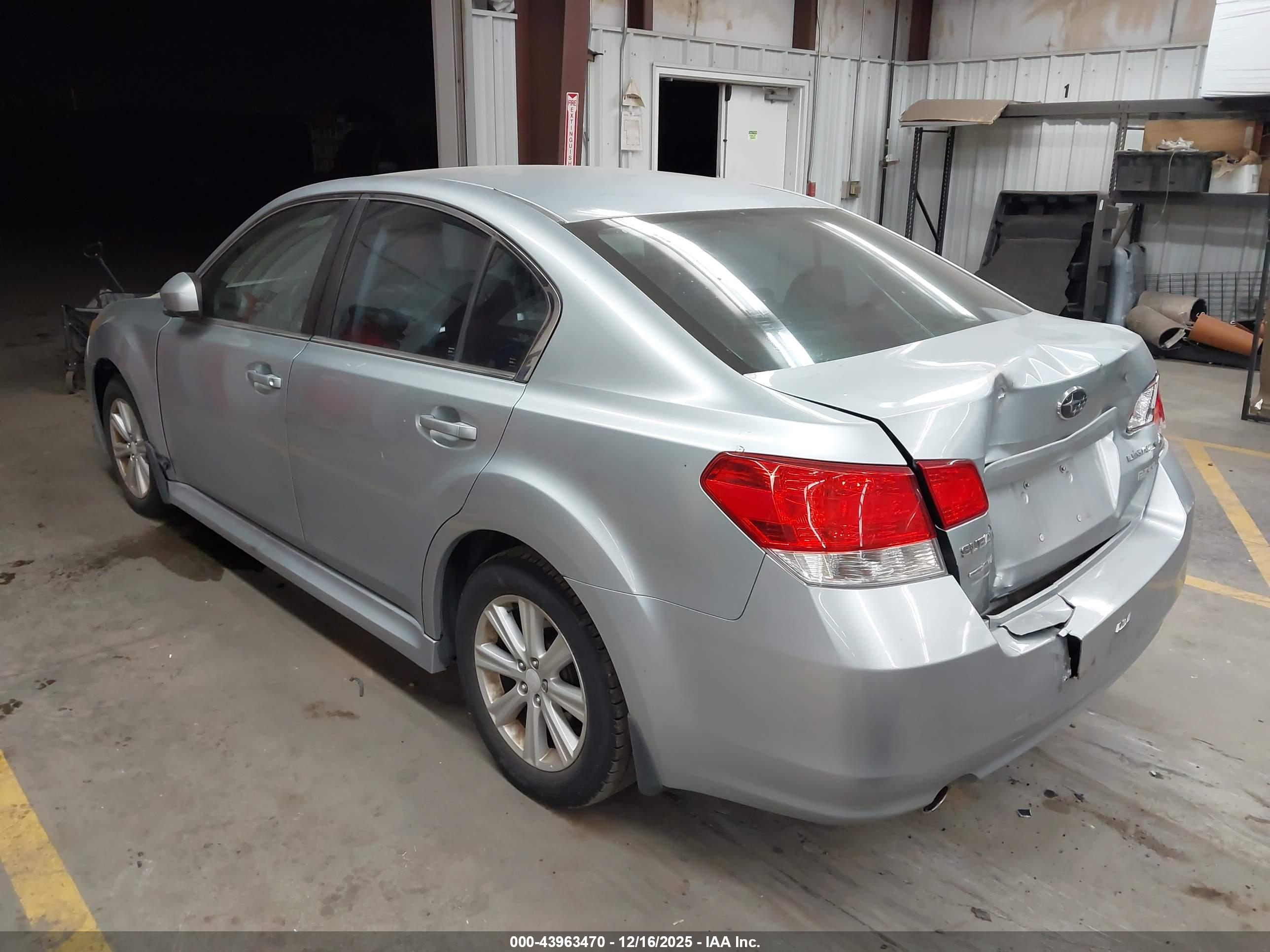 SUBARU LEGACY image 3
