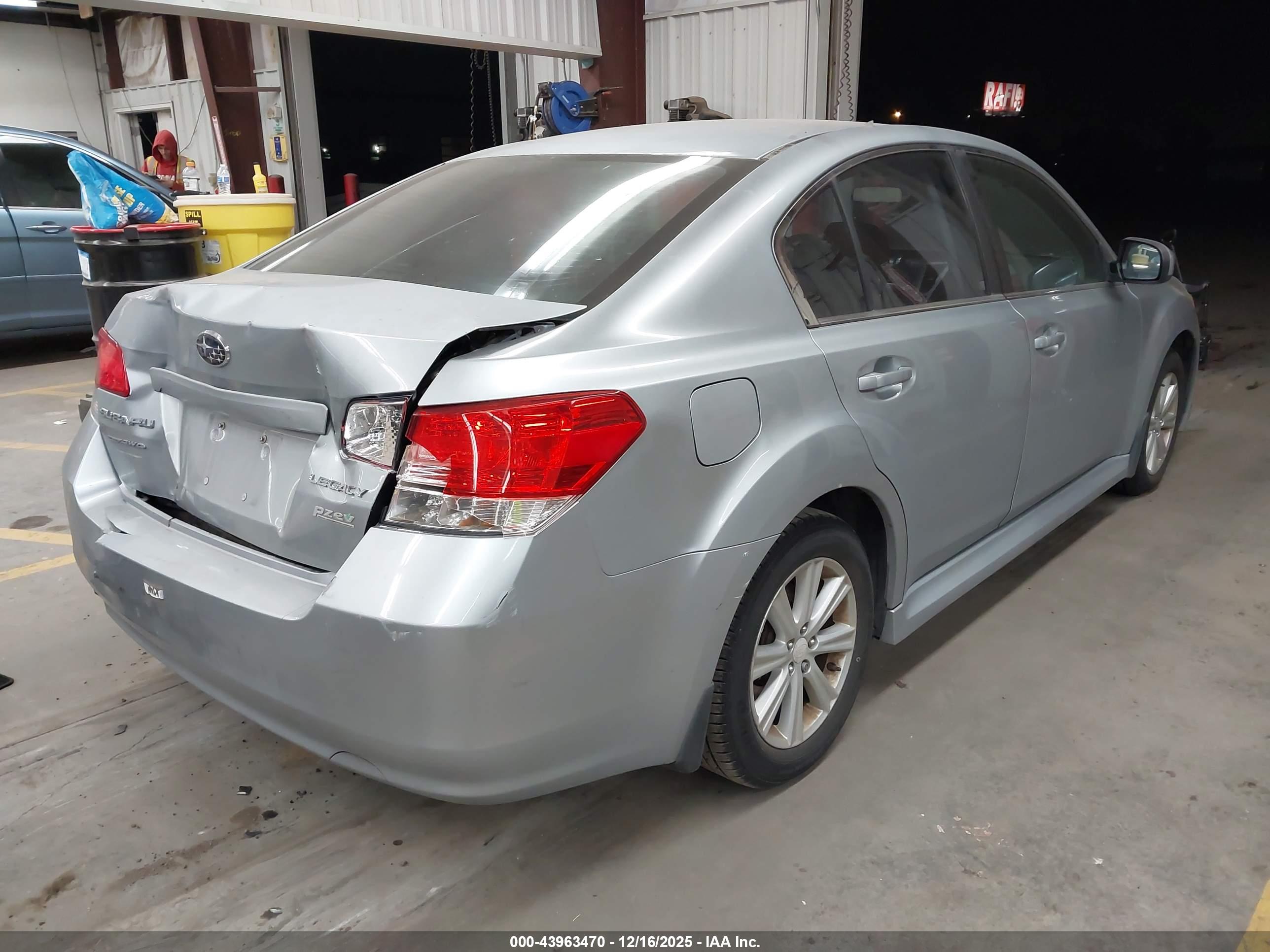 SUBARU LEGACY image 4