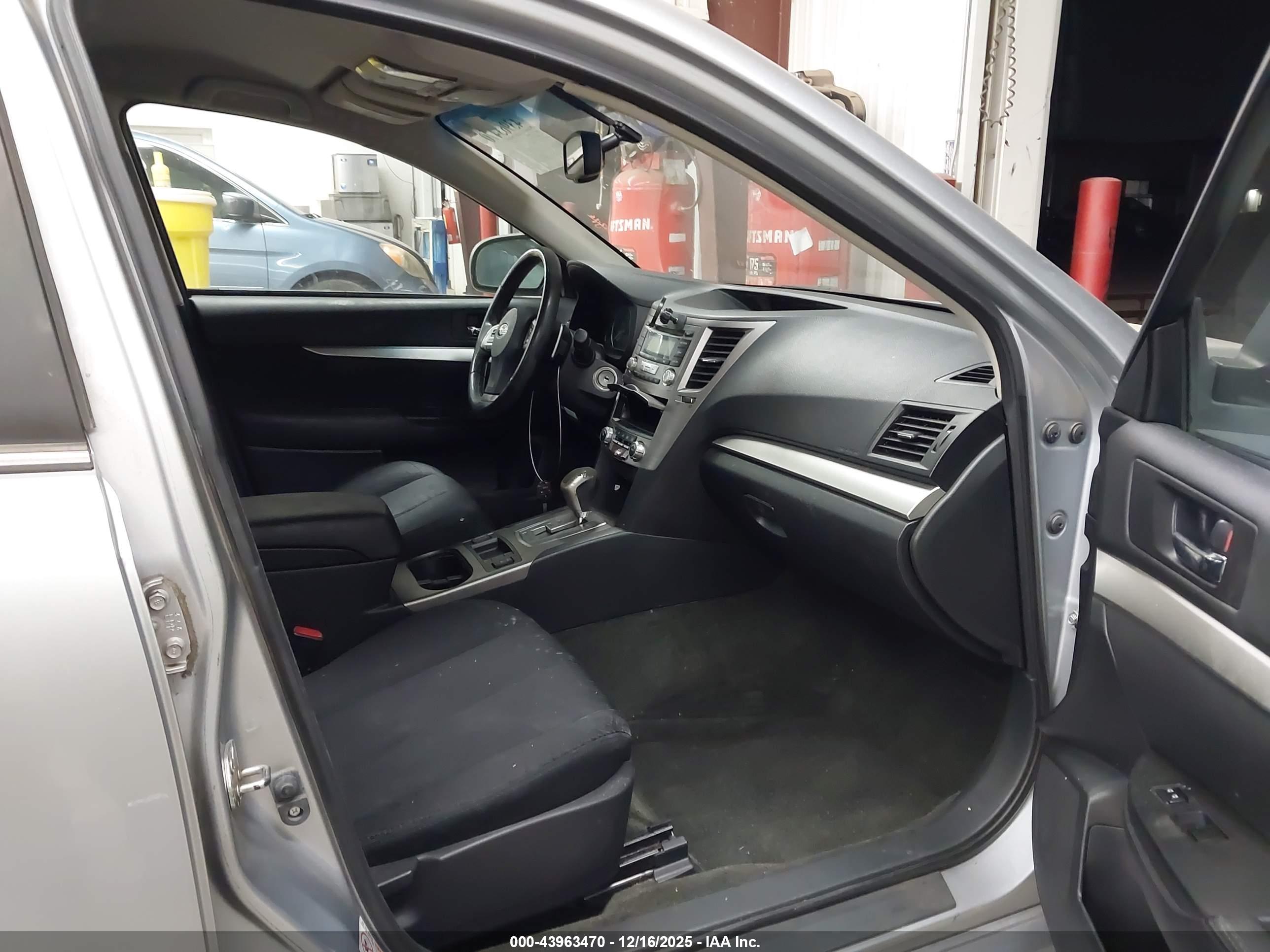 SUBARU LEGACY image 5