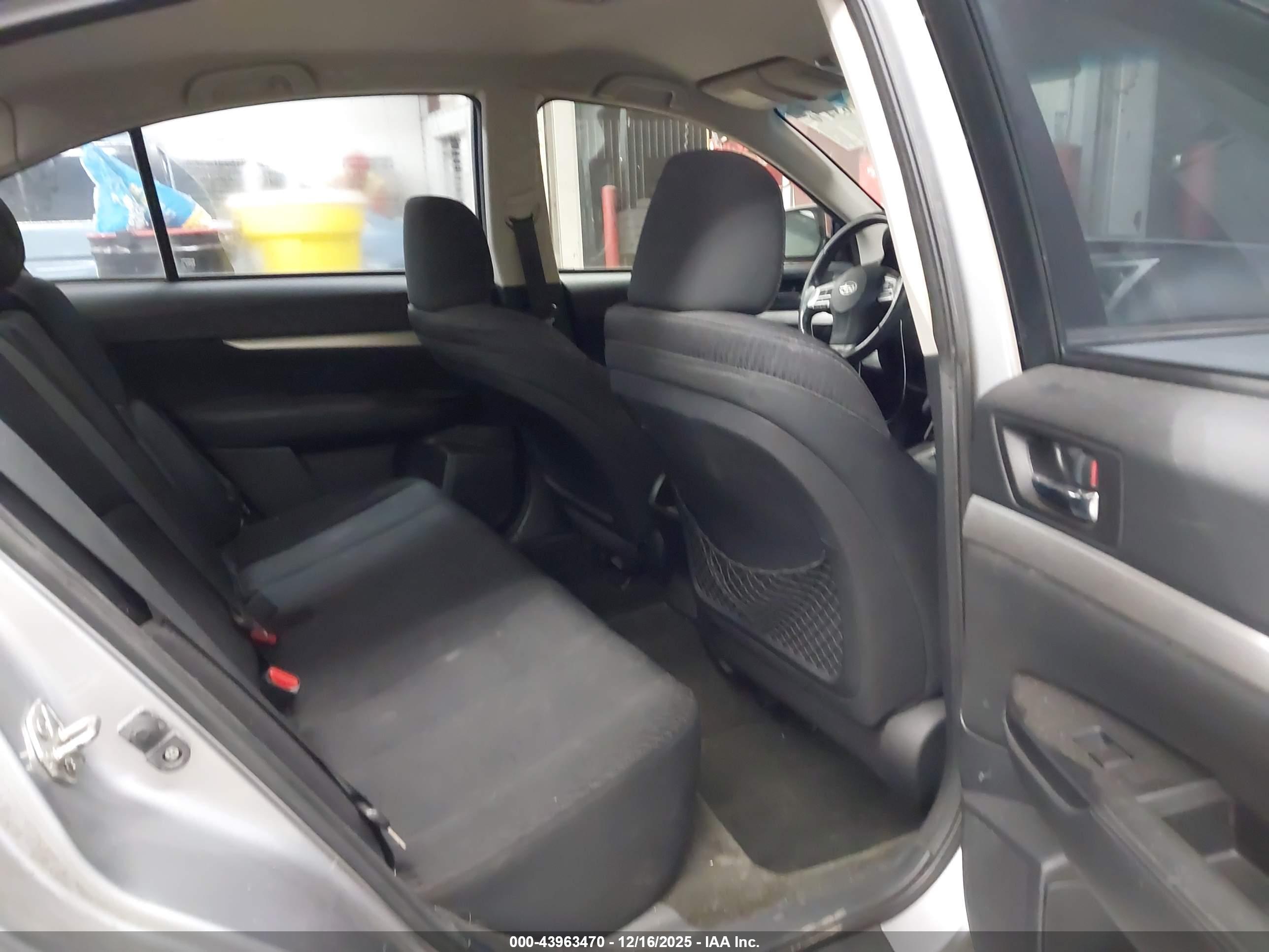 SUBARU LEGACY image 8