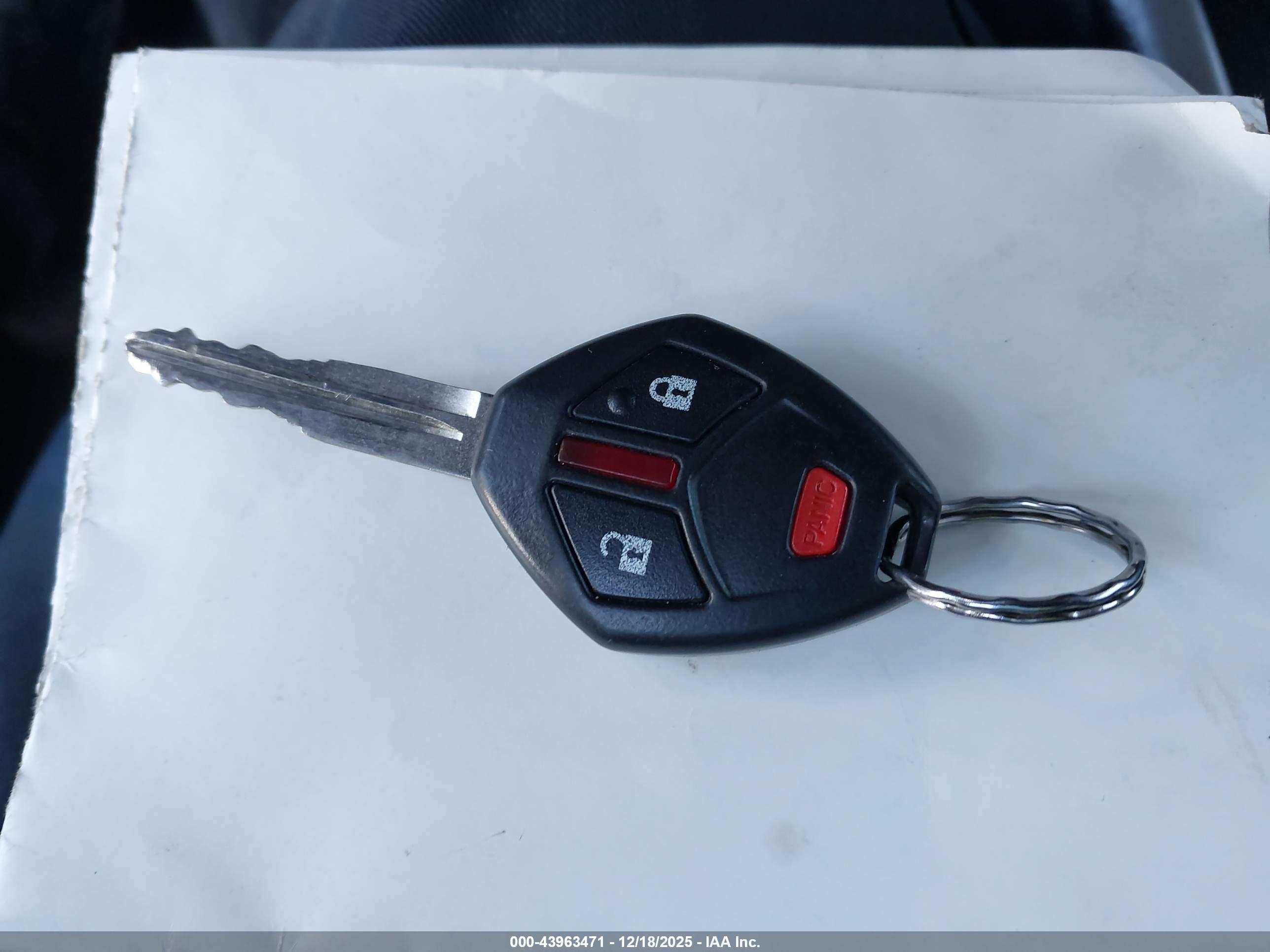 MITSUBISHI OUTLANDER image 11