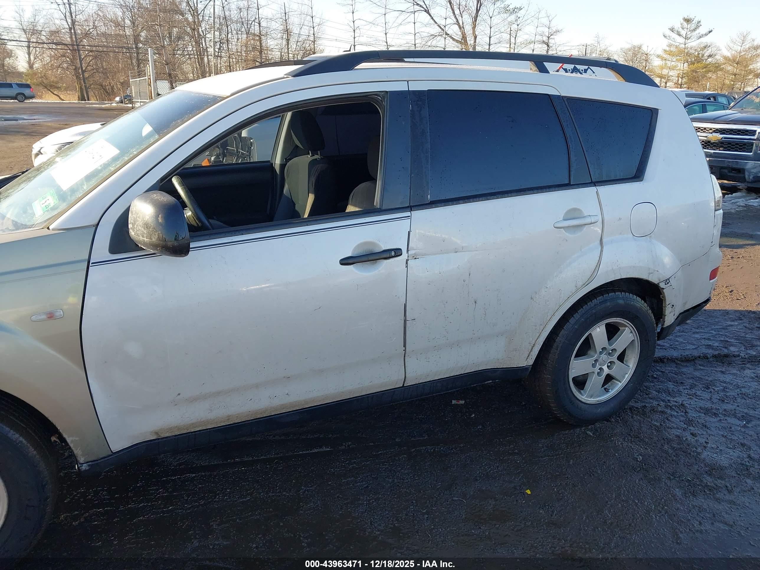 MITSUBISHI OUTLANDER image 6