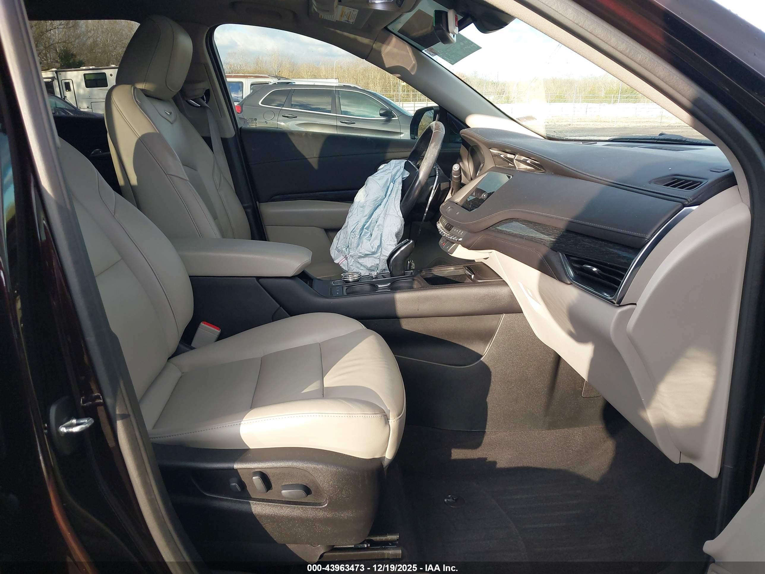 CADILLAC XT4 image 5