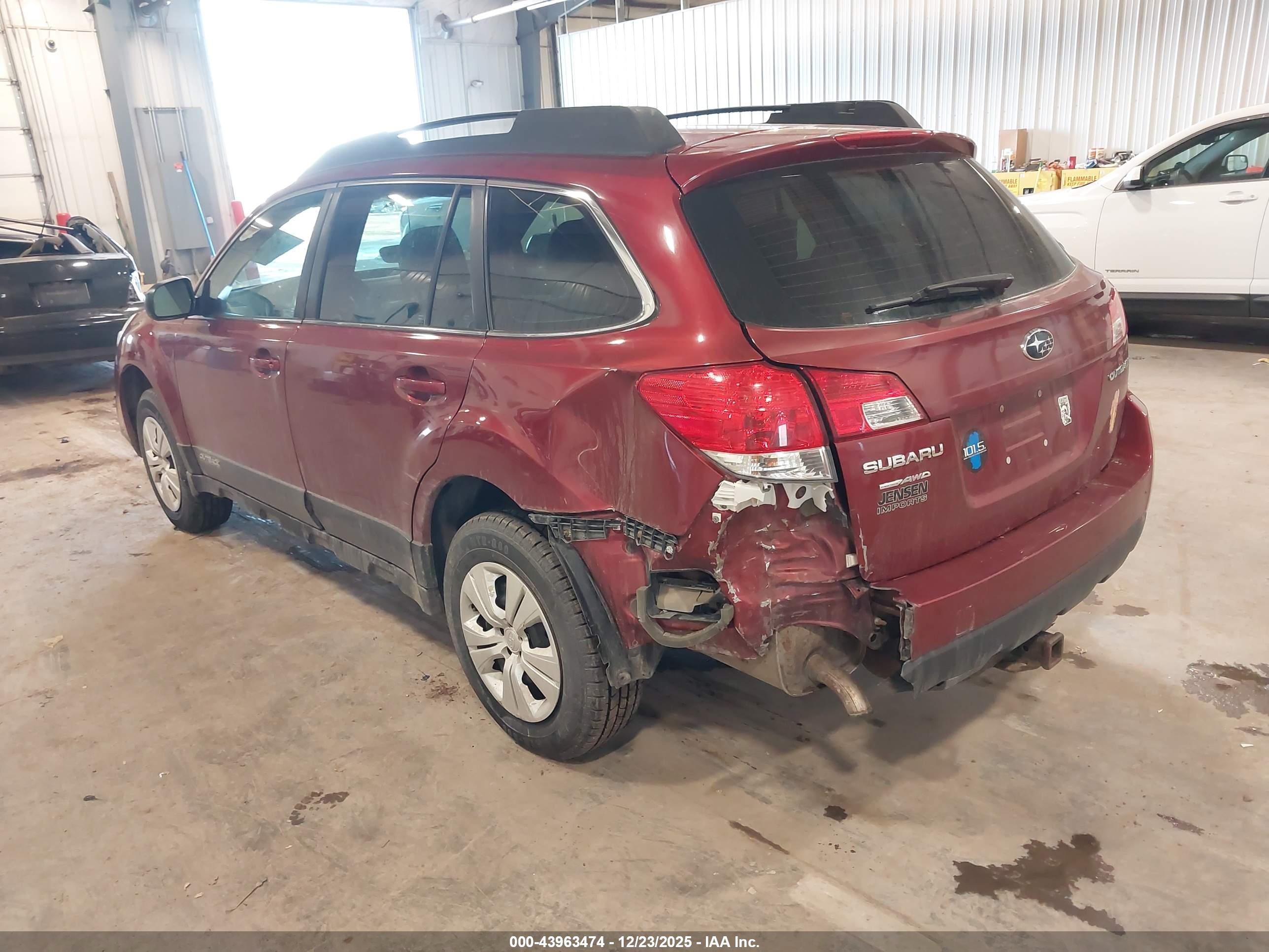 SUBARU OUTBACK image 3