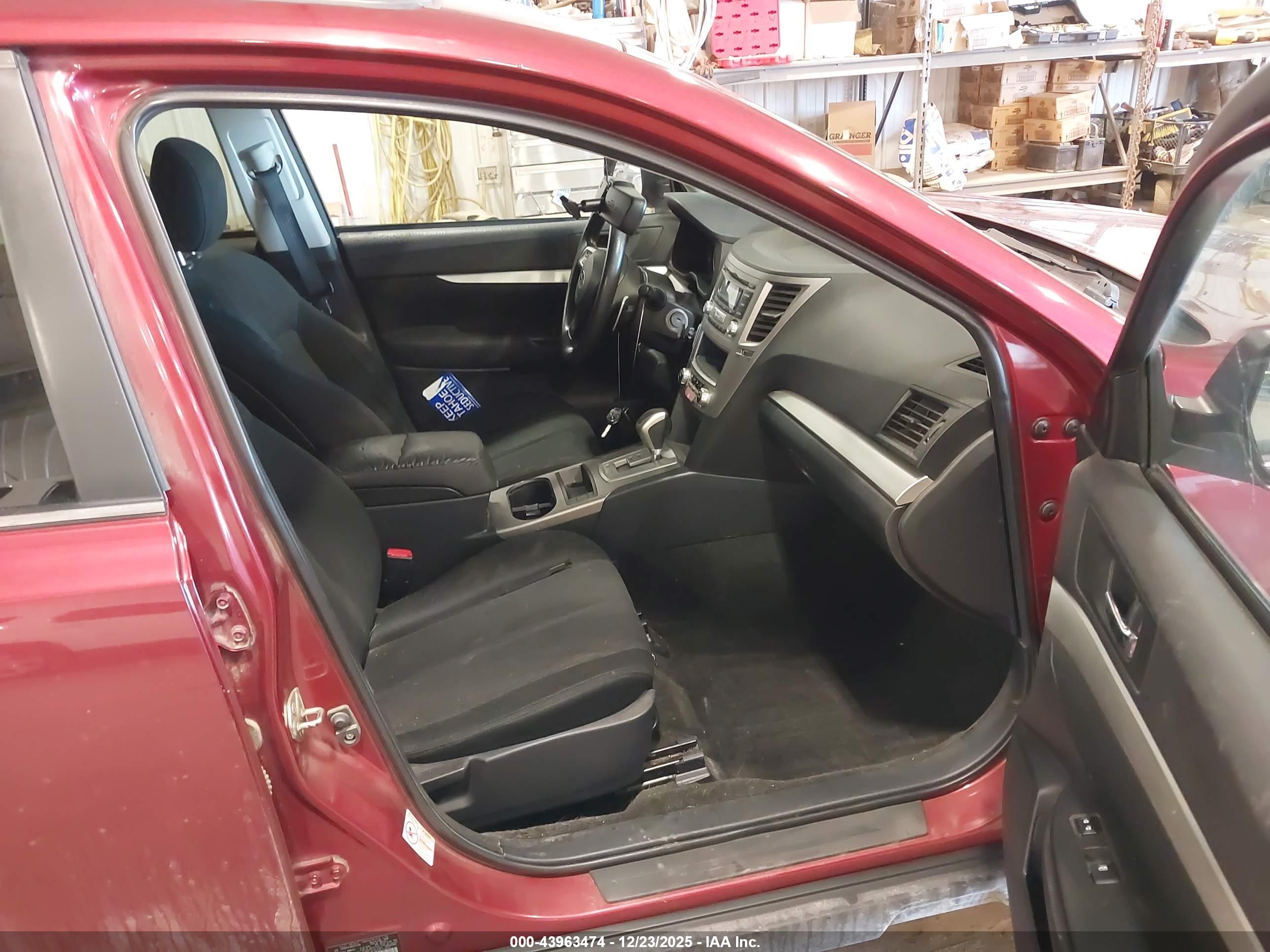 SUBARU OUTBACK image 5