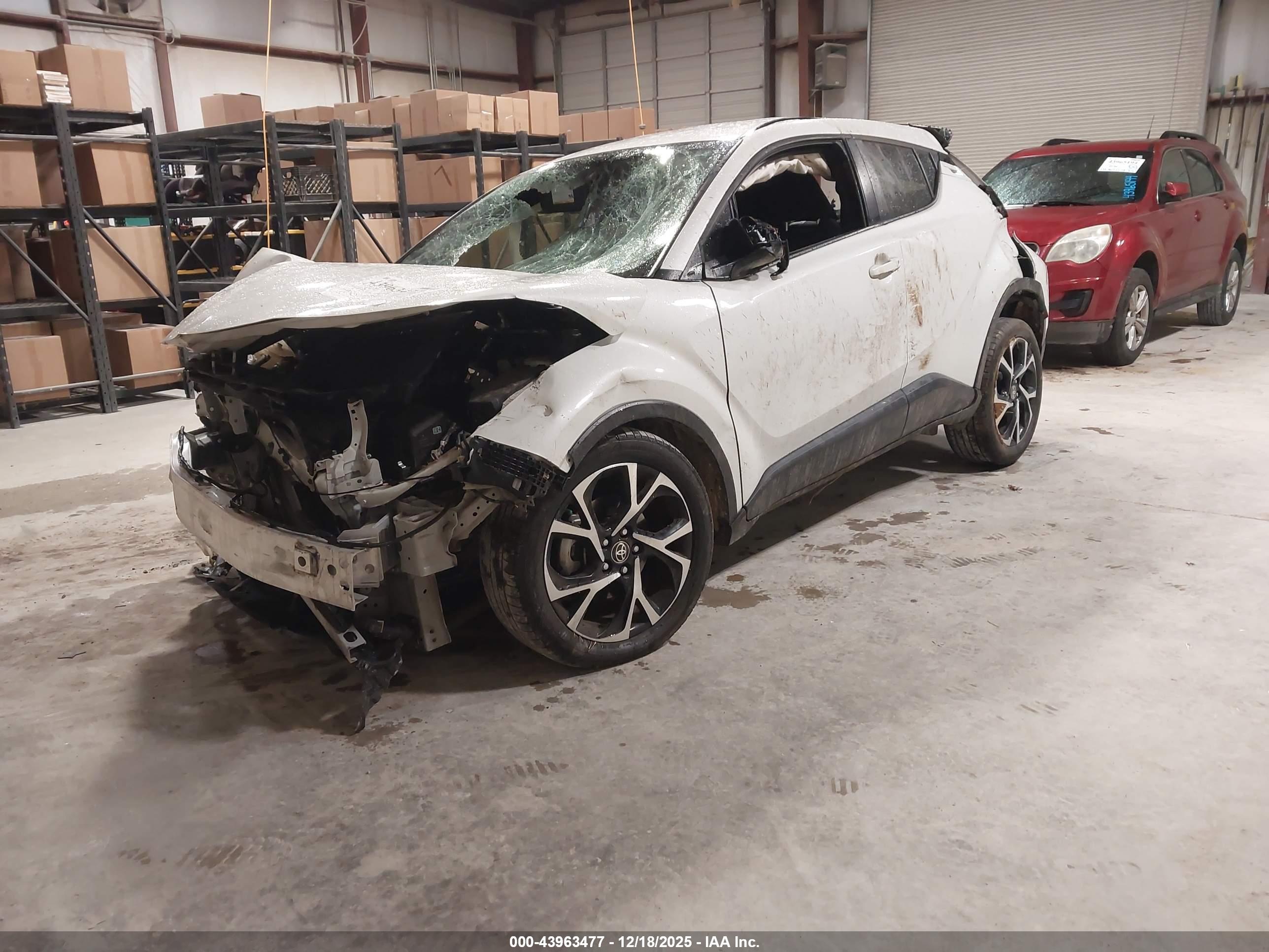 TOYOTA C-HR image 2