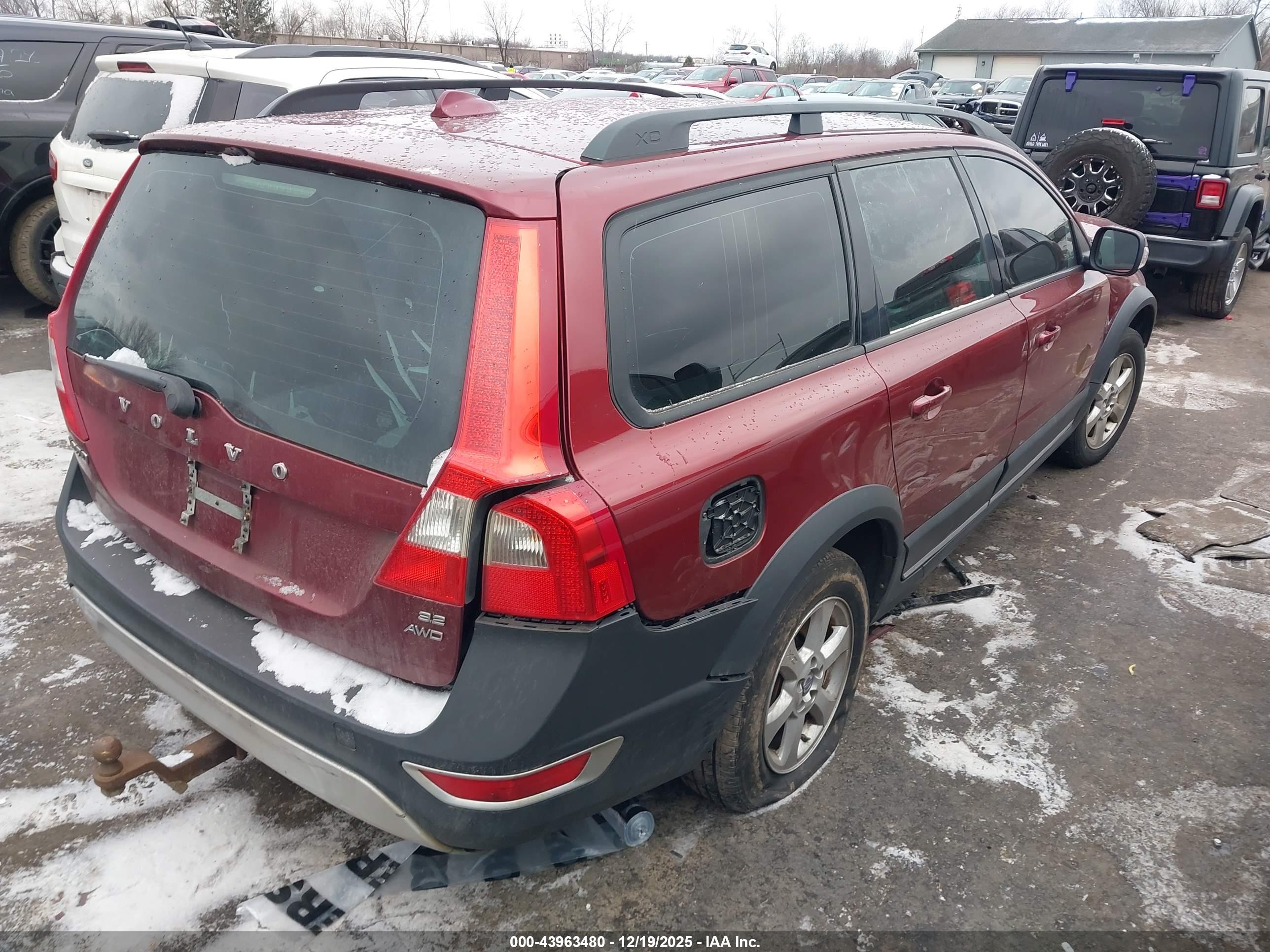 VOLVO XC70 image 4