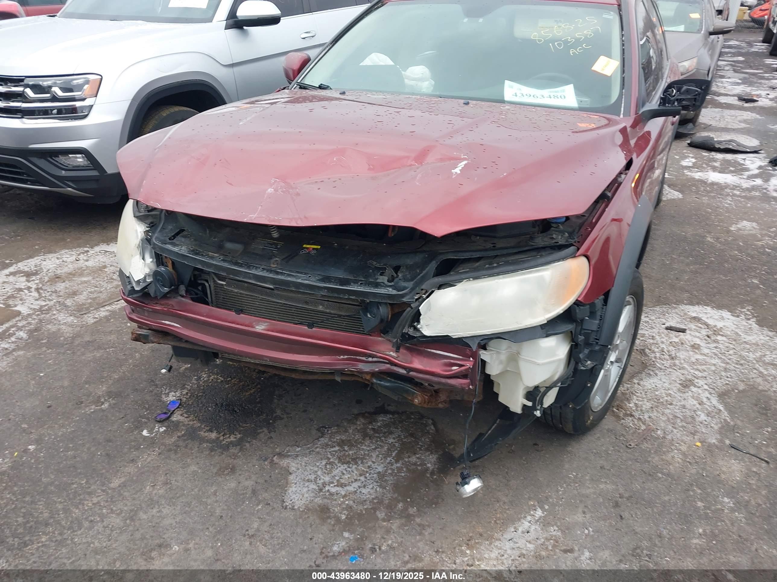VOLVO XC70 image 6