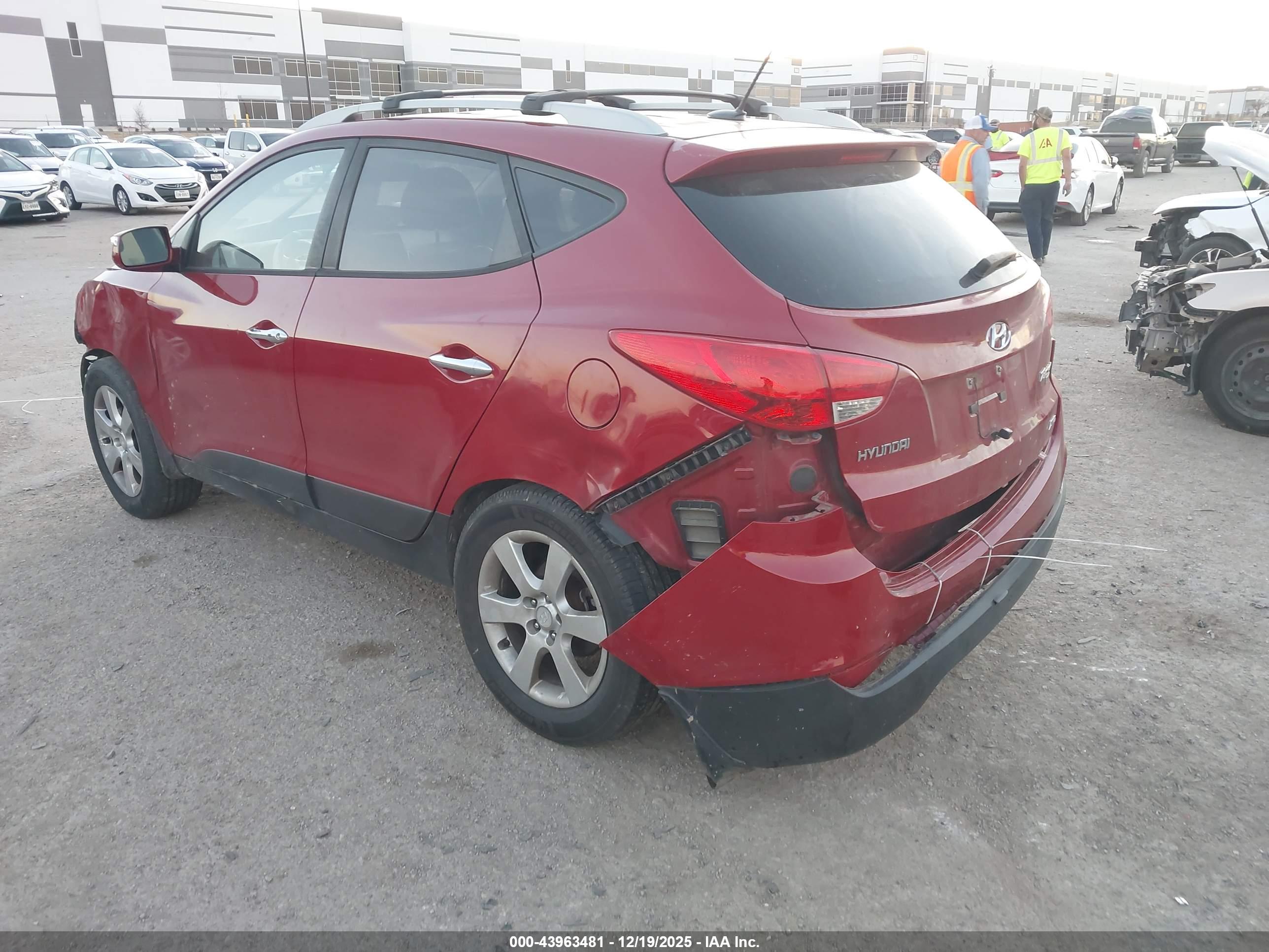 HYUNDAI TUCSON image 3
