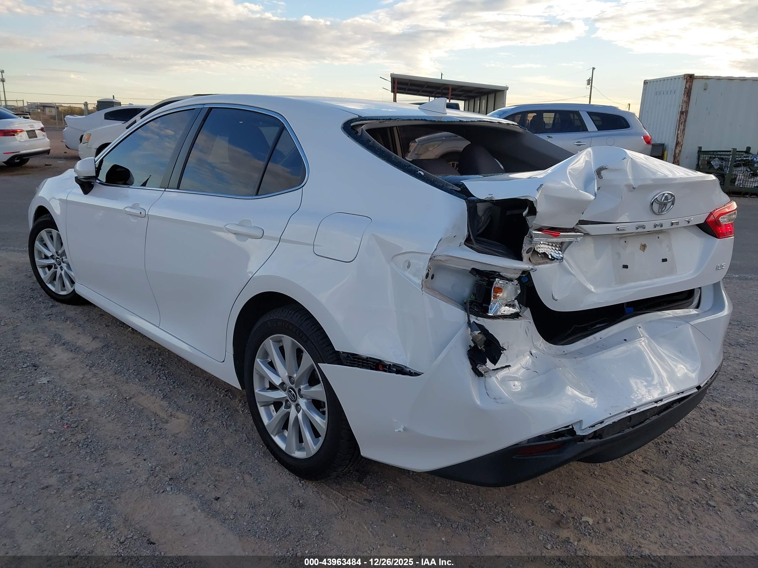 TOYOTA CAMRY image 3